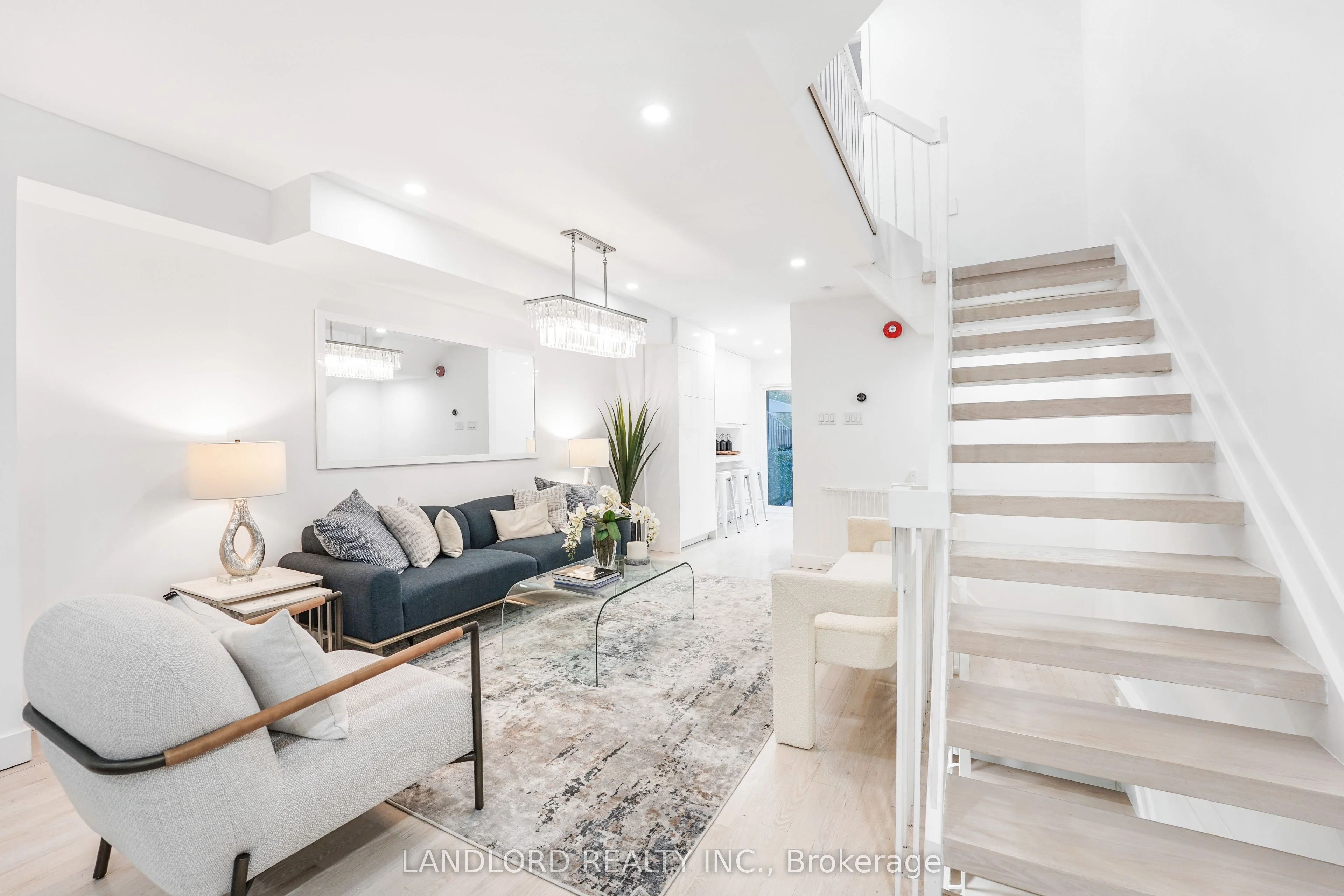 95A Summerhill Avenue 1, Toronto C09, ON M4T 1B1