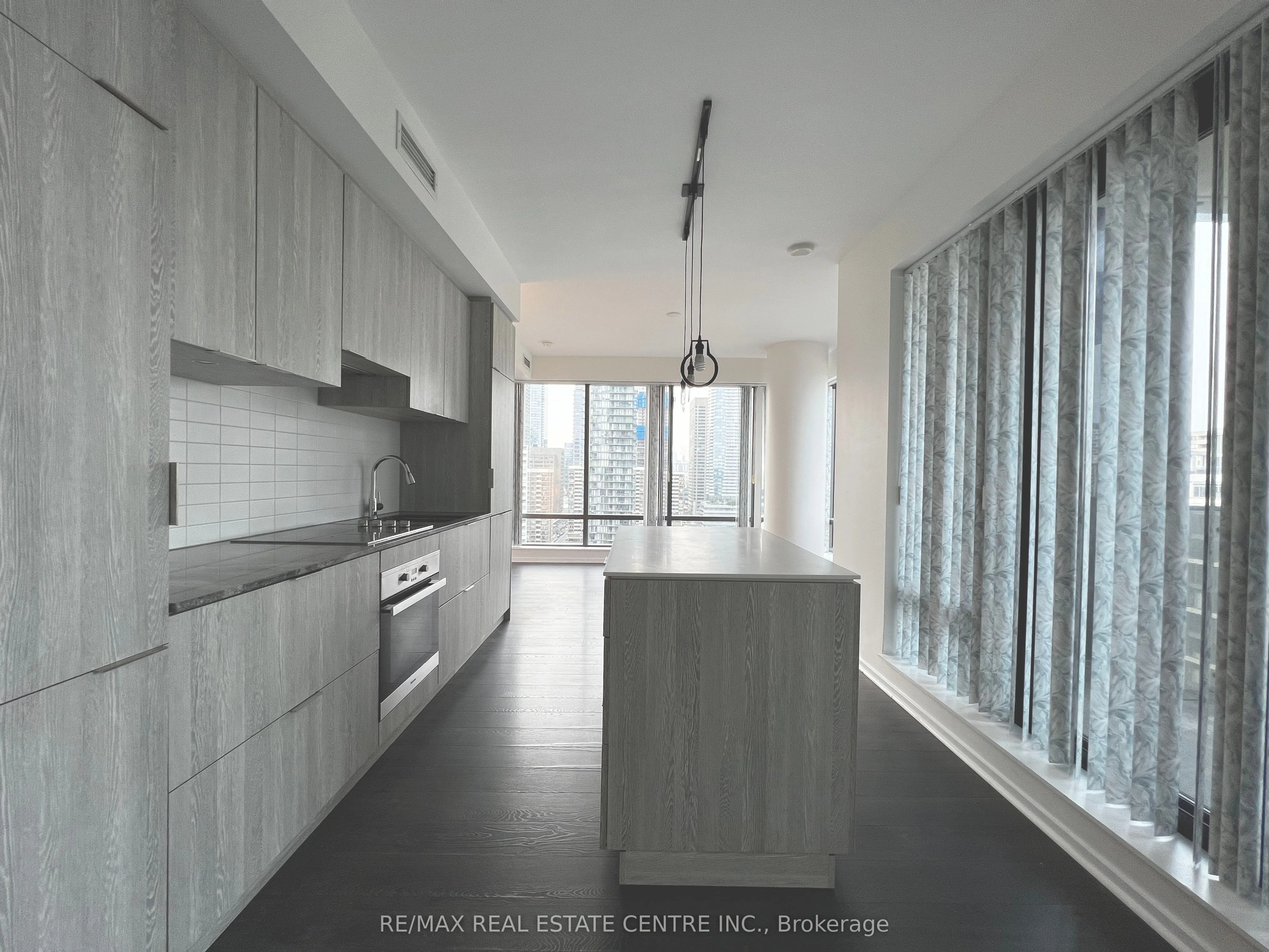 5 St. Joseph Street 1910, Toronto C01, ON M4Y 0B6