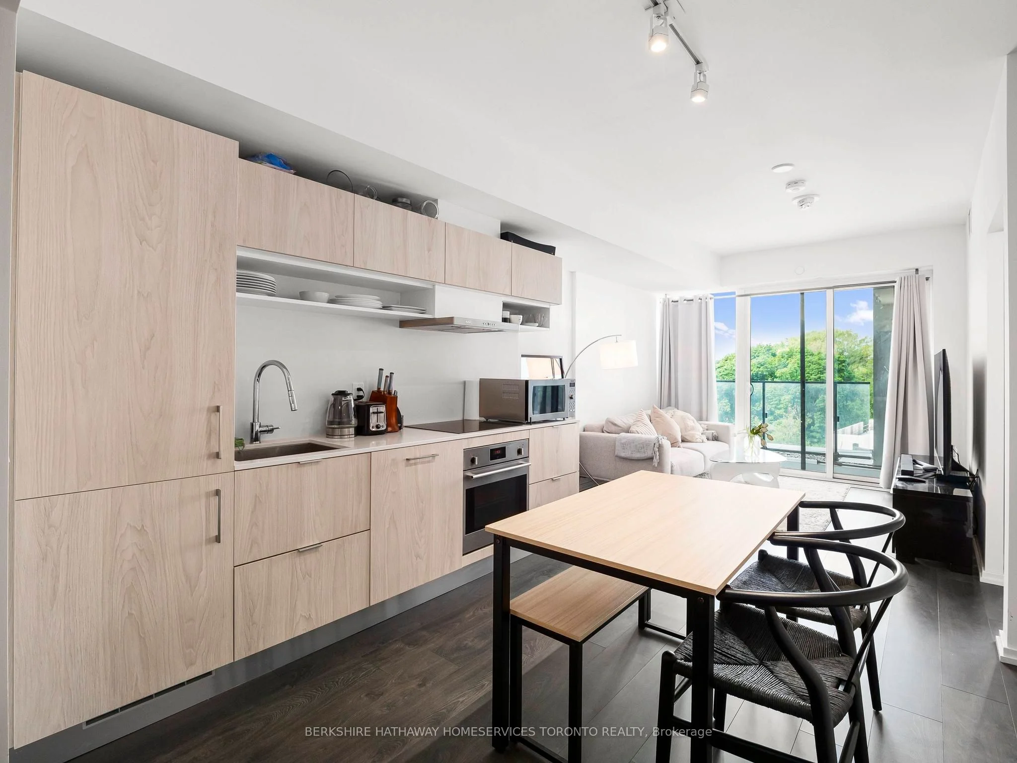 8 Hillsdale Avenue E 624, Toronto C10, ON M4S 1T5