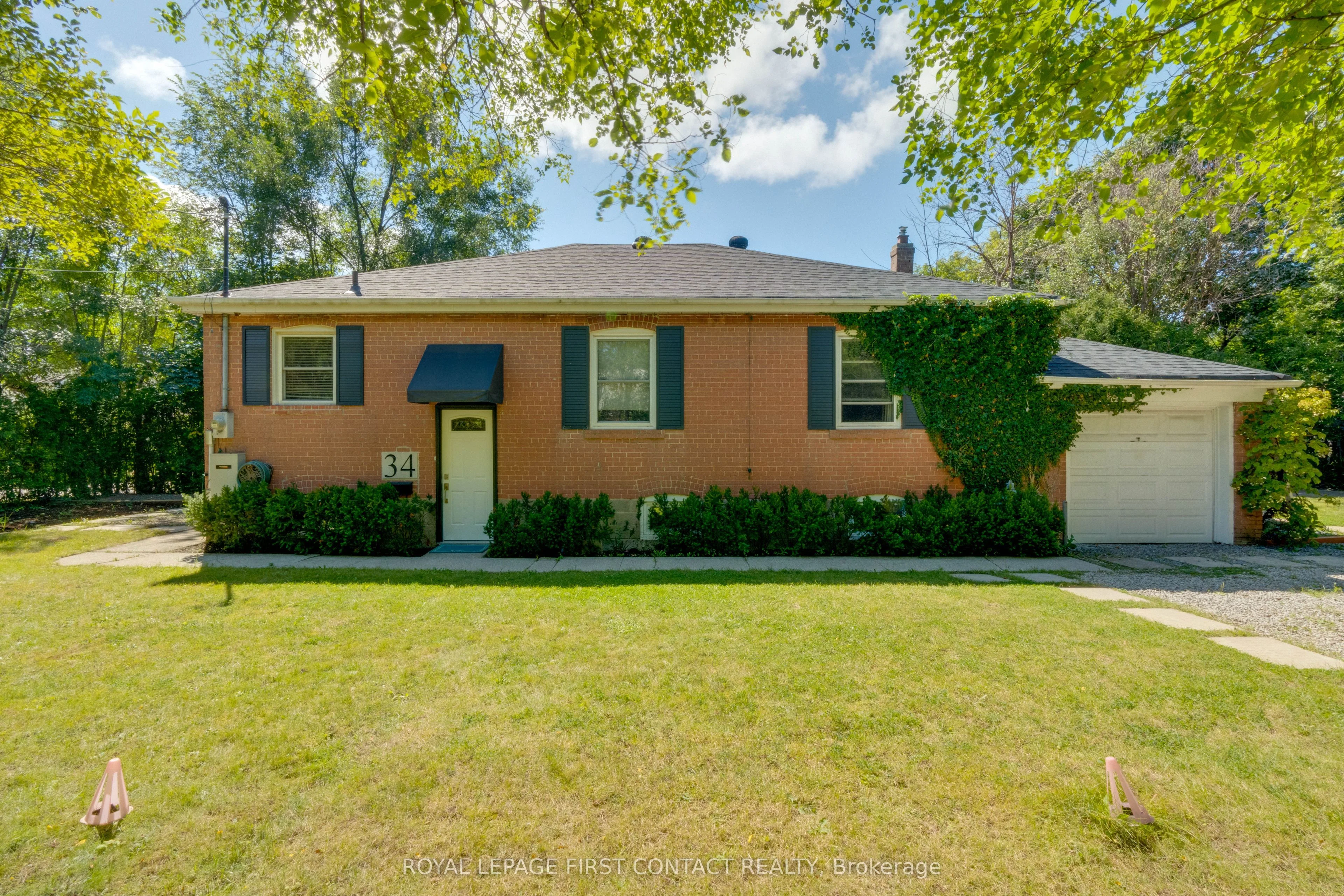34 Touraine Avenue, Toronto C06, ON M3H 1R2