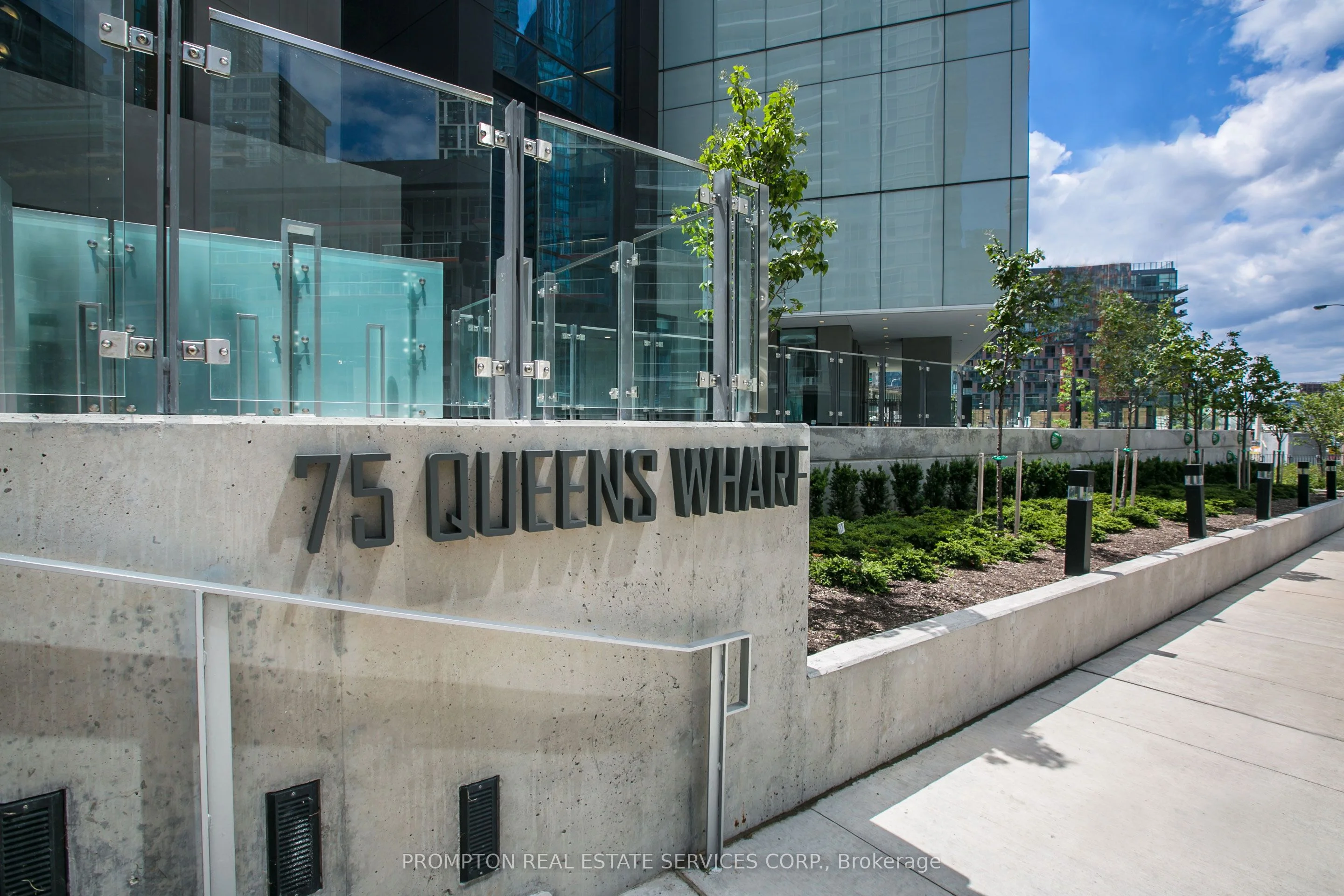 75 Queens Wharf Road 1010, Toronto C01, ON M5V 0J8