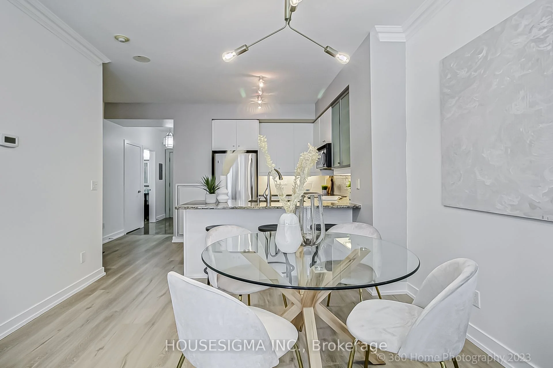438 King Street W 512, Toronto C01, On M5v 3t9