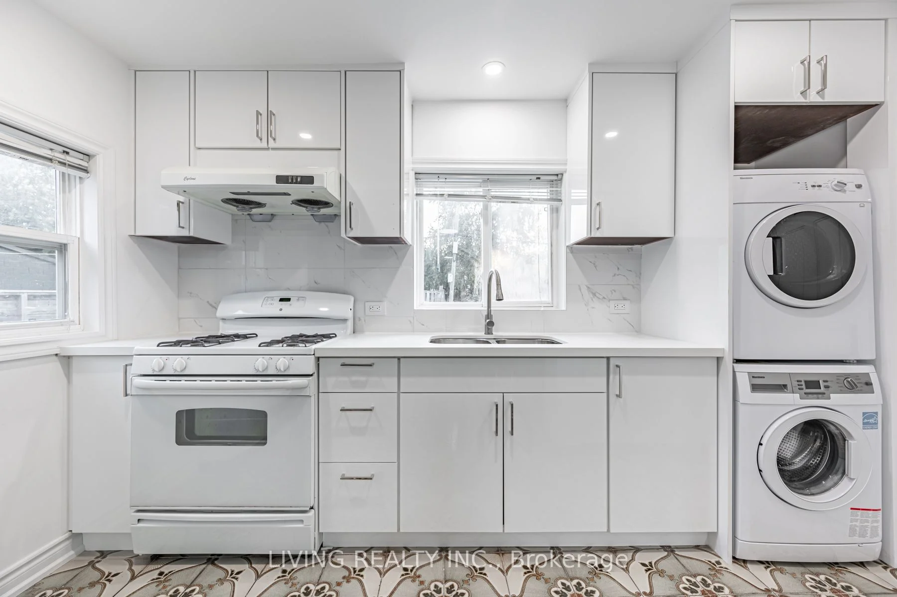 264 Clinton Street Main, Toronto C02, ON M6G 2Z6