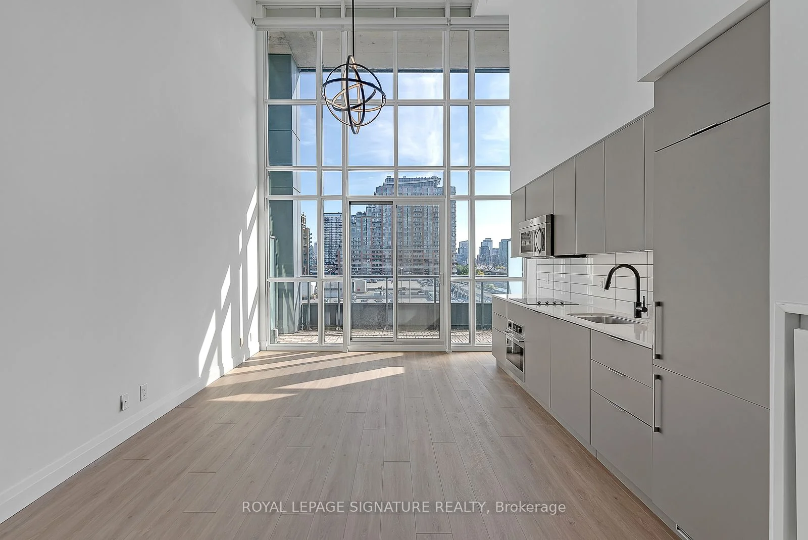 5 Hanna Avenue 532, Toronto C01, ON M6K 0B3