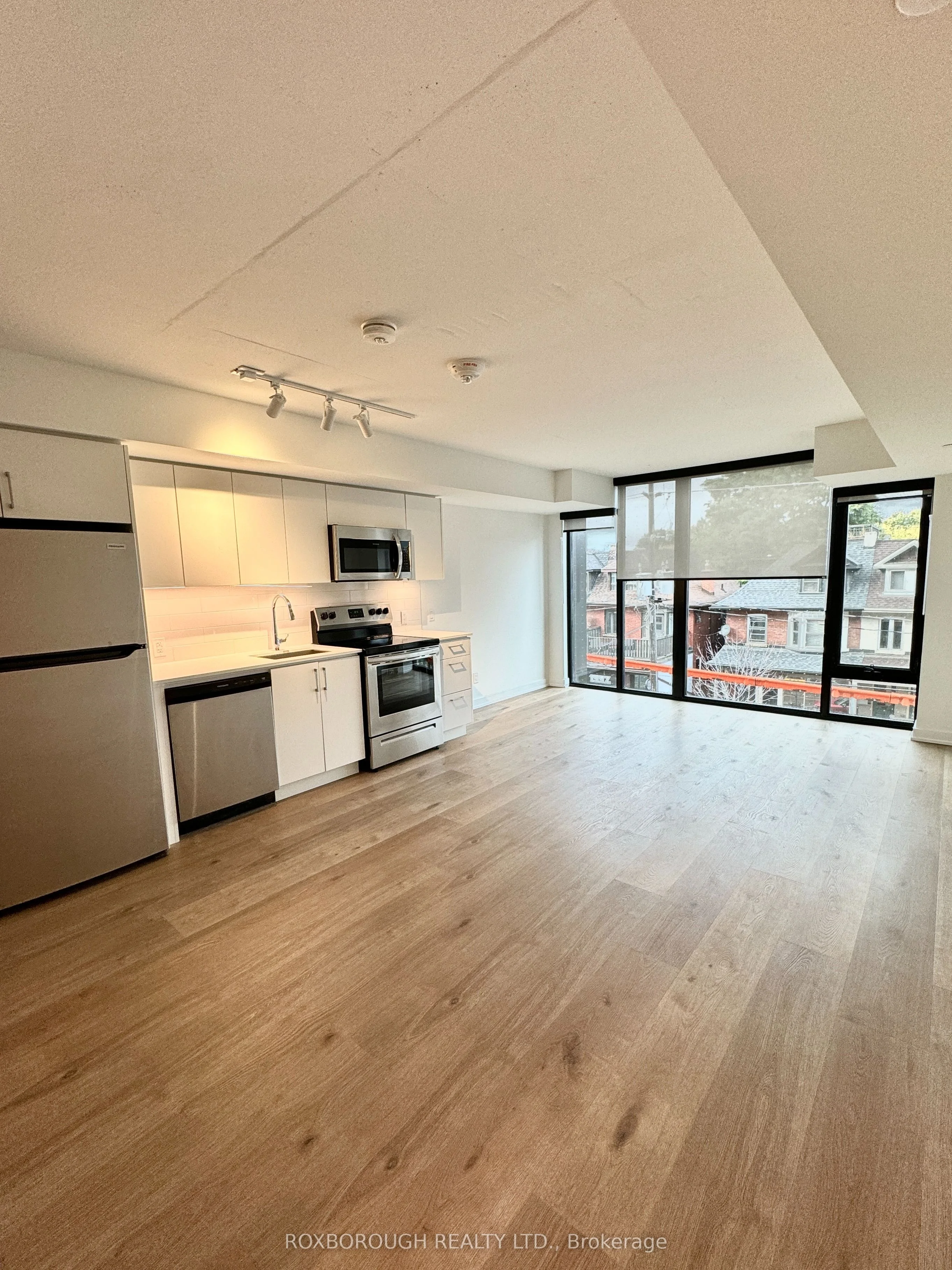 897 College Street W 306, Toronto C01, ON M6H 2C2