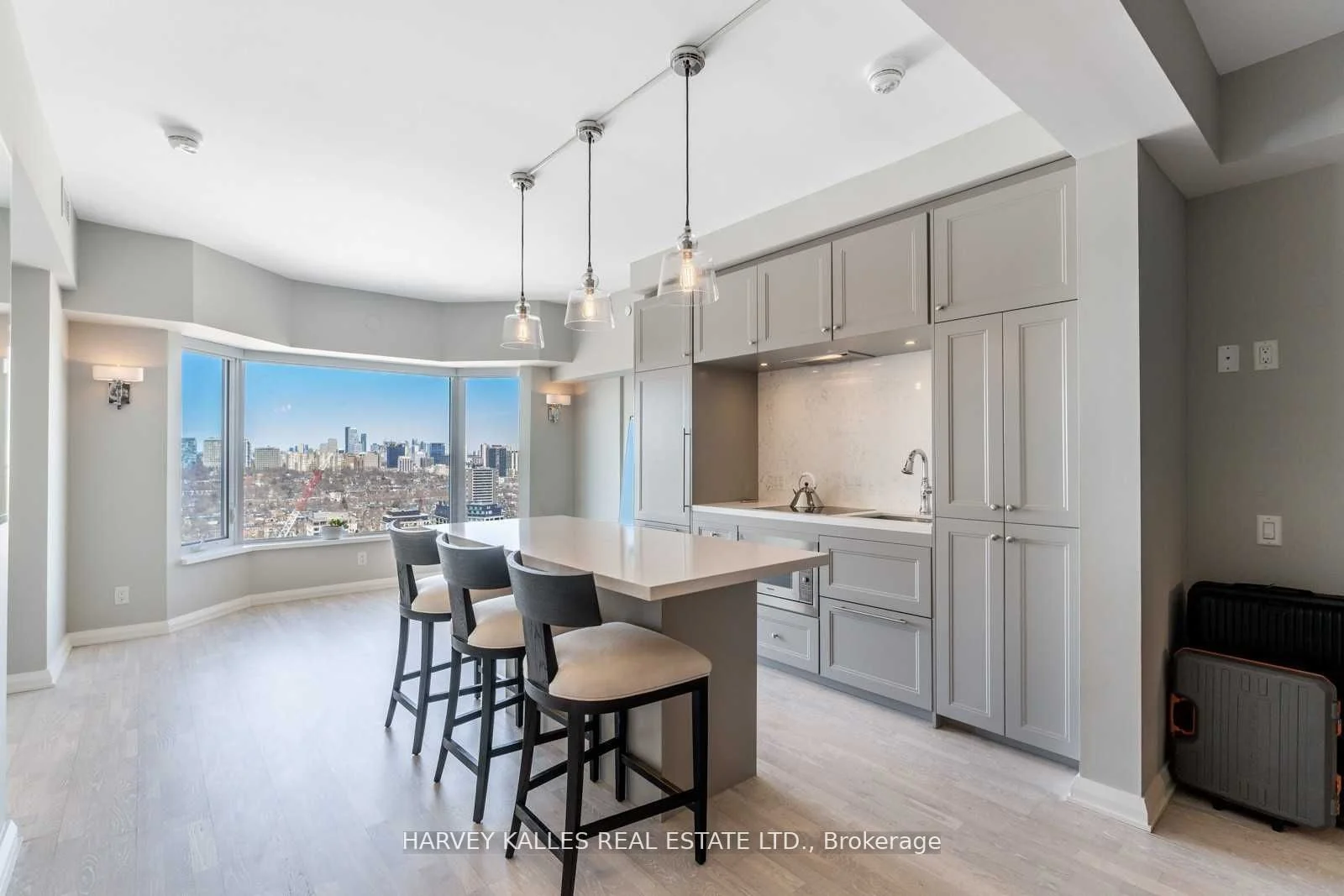 155 Yorkville Avenue 3018, Toronto C02, ON M5R 0B4