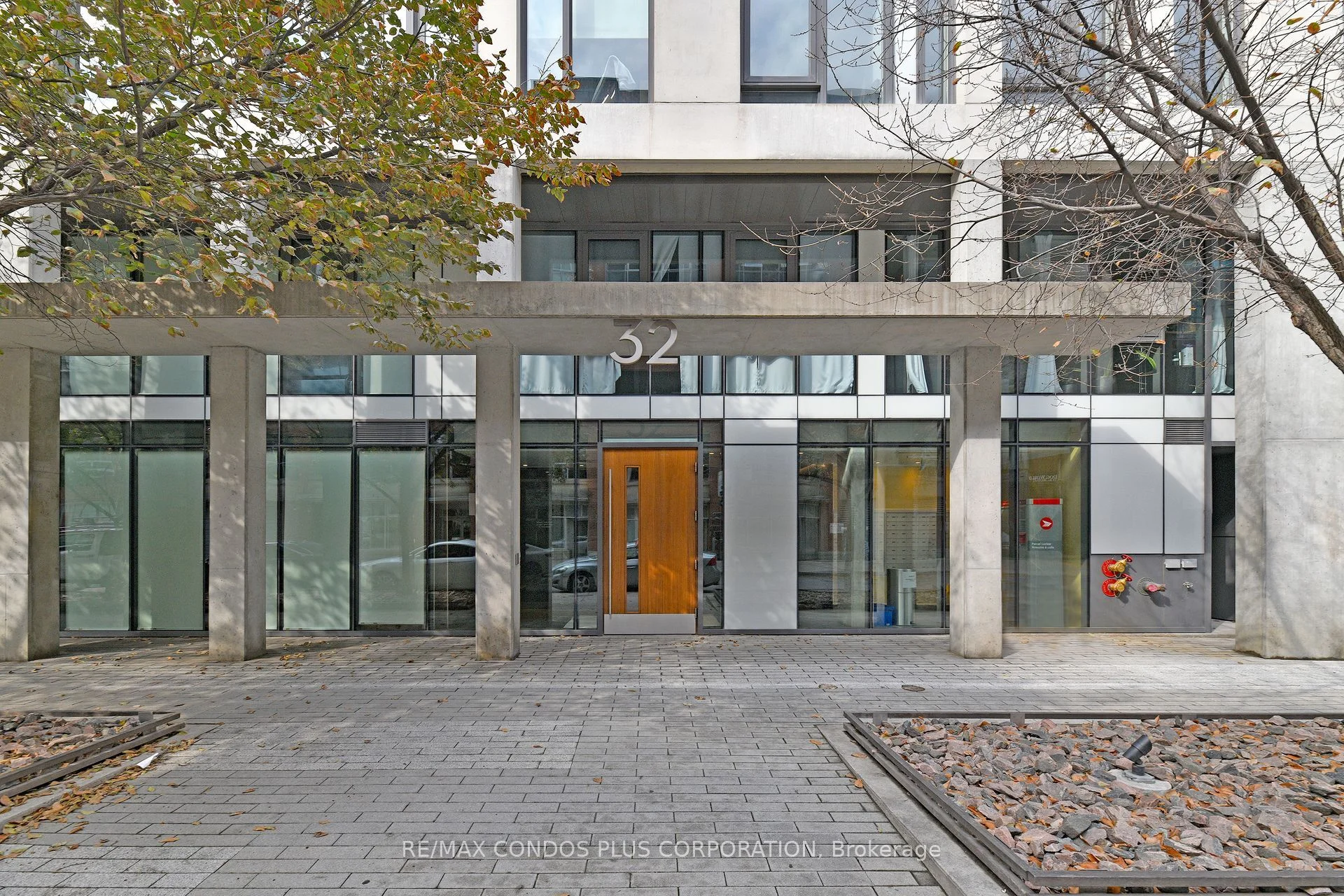 32 Camden Street # 906, Toronto C01, ON M5V 1V1