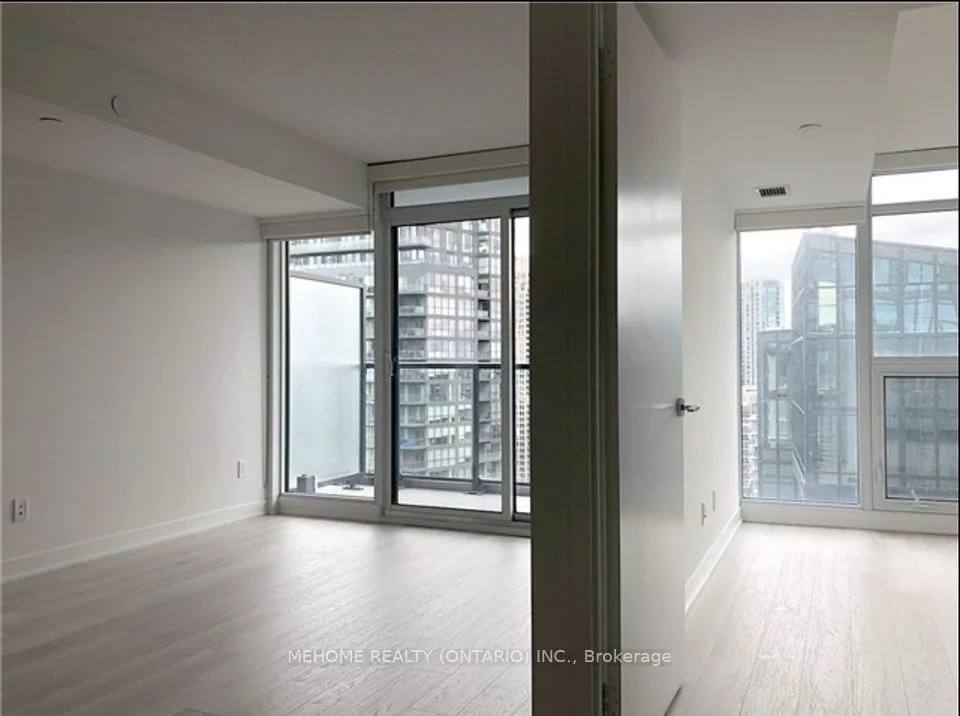 70 Queens Wharf Road 2105, Toronto C01, ON M5V 0J2