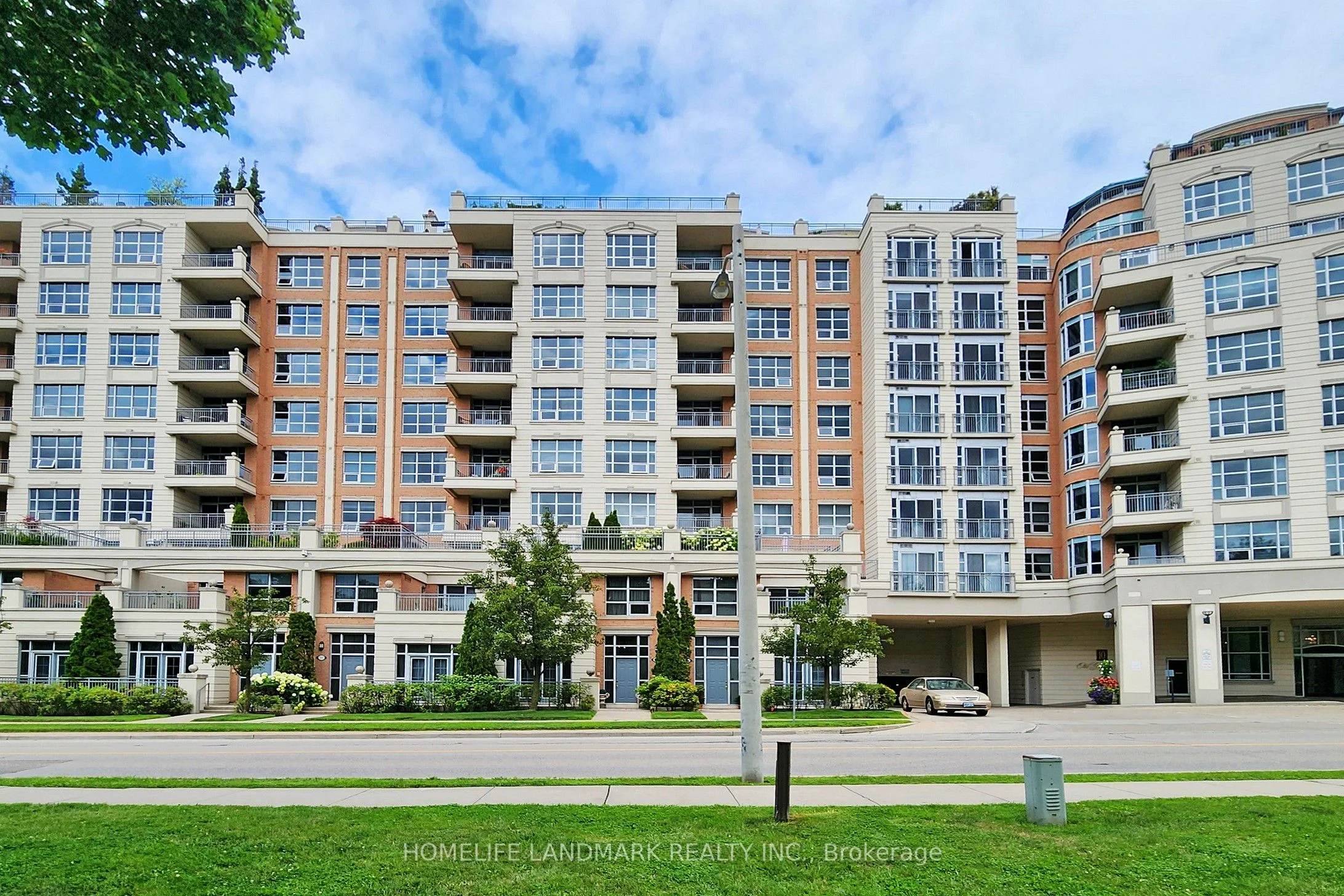 10 Old York Mills Road 601, Toronto C12, ON M2P 2G9