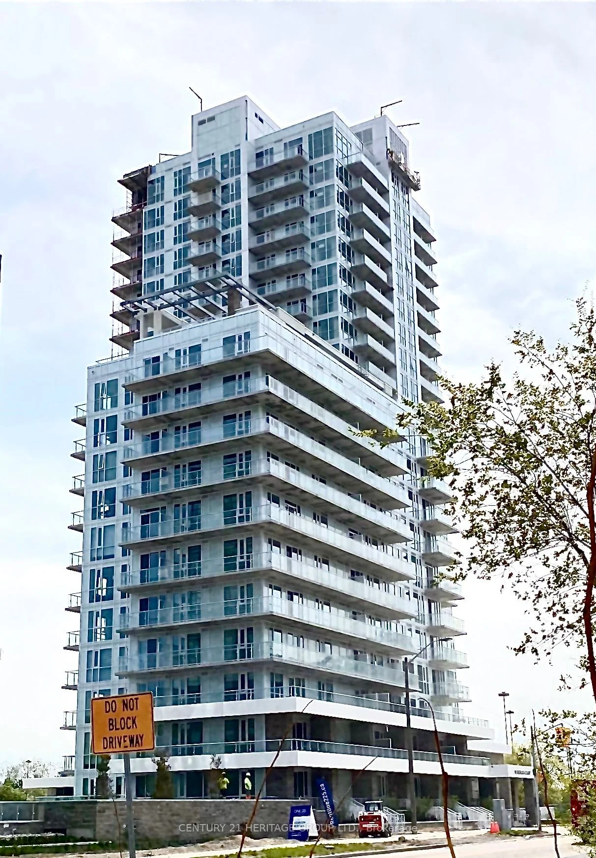 10 Deerlick Court 1608, Toronto C13, ON M3A 0A7