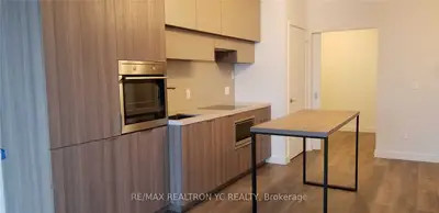 8 Eglinton Avenue E 1512, Toronto C10, ON M4P 0C1