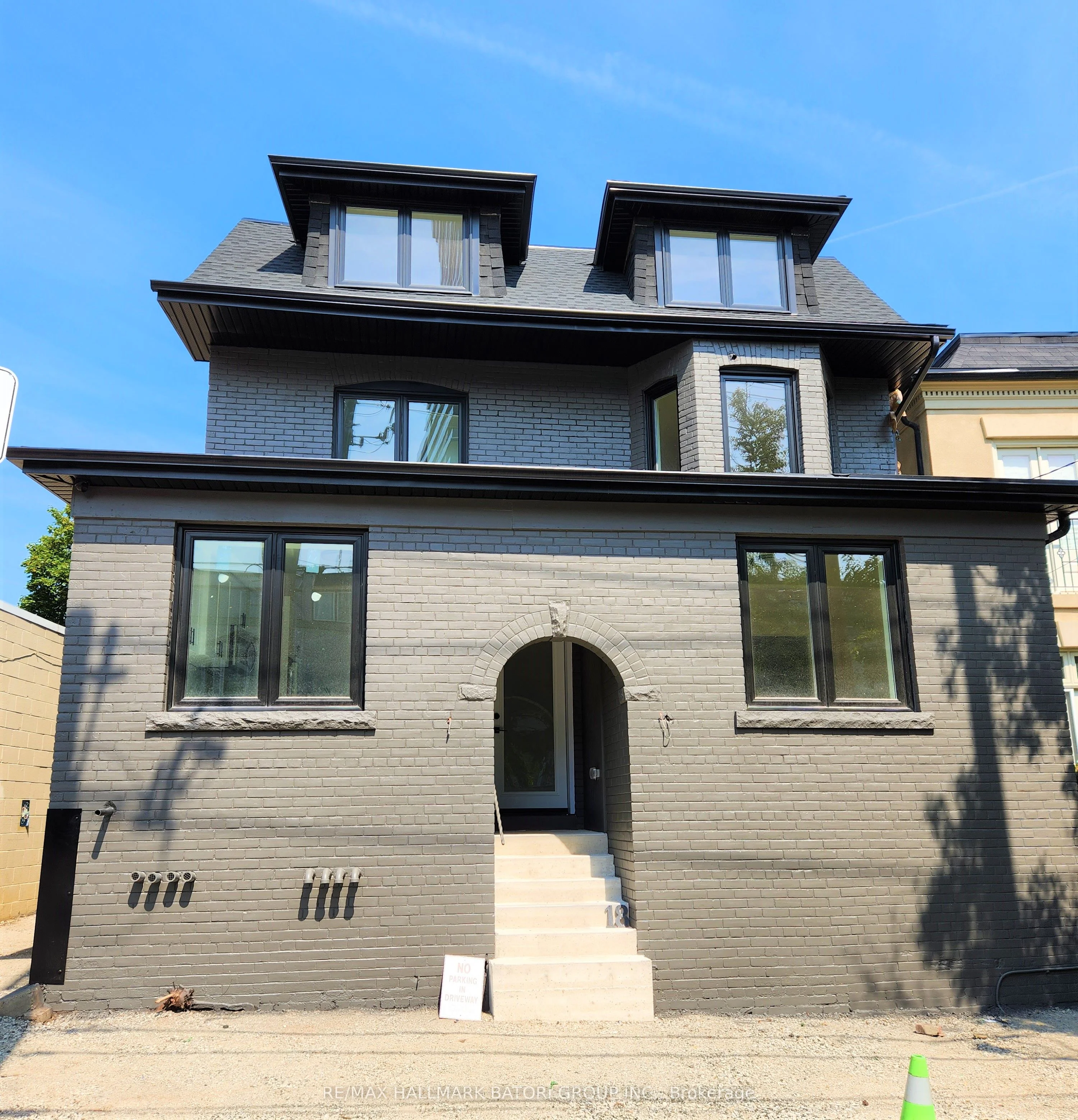 18 Keewatin Avenue 2, Toronto C10, ON M4P 1Z8