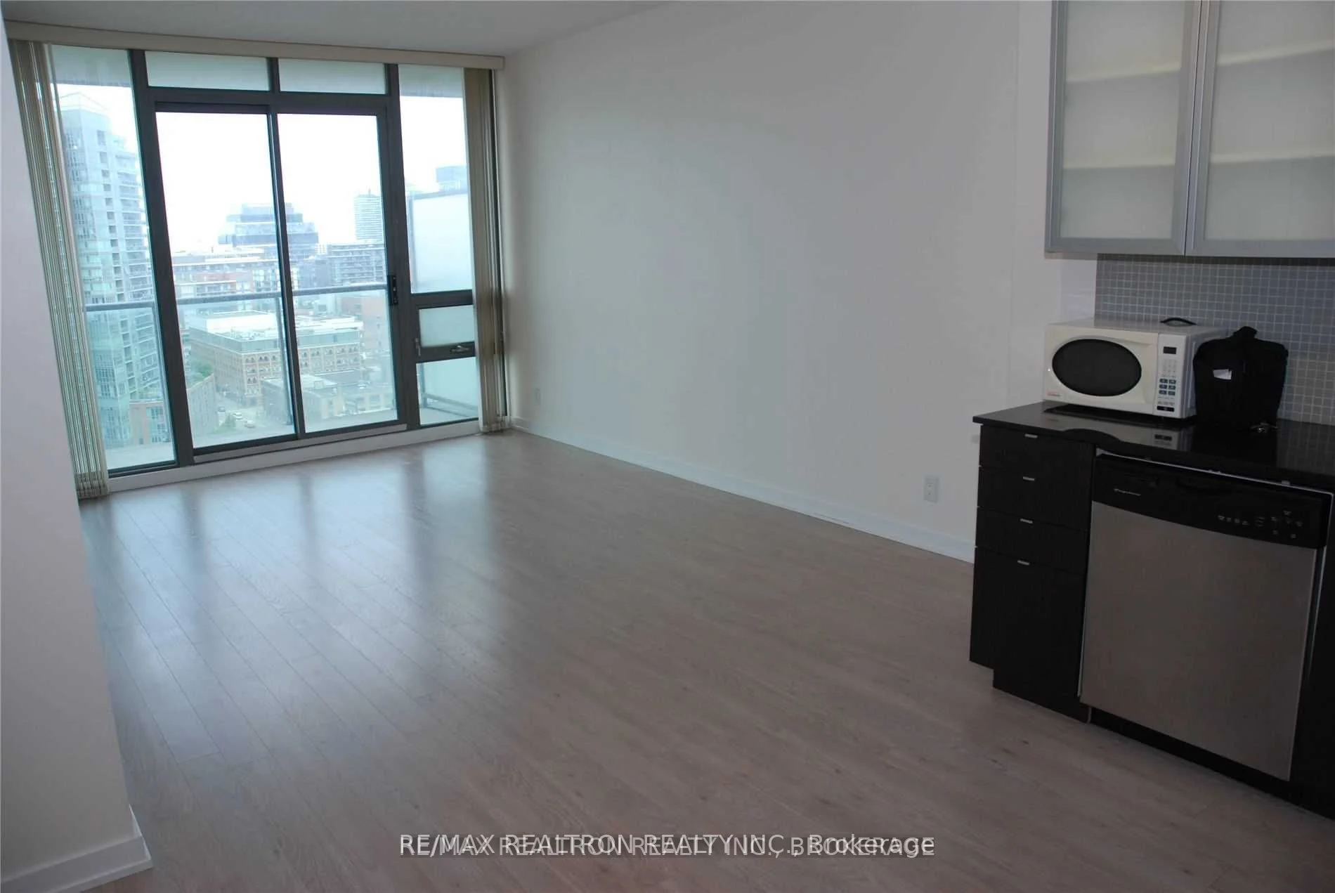 33 Lombard Street 1807, Toronto C08, ON M5C 3H8