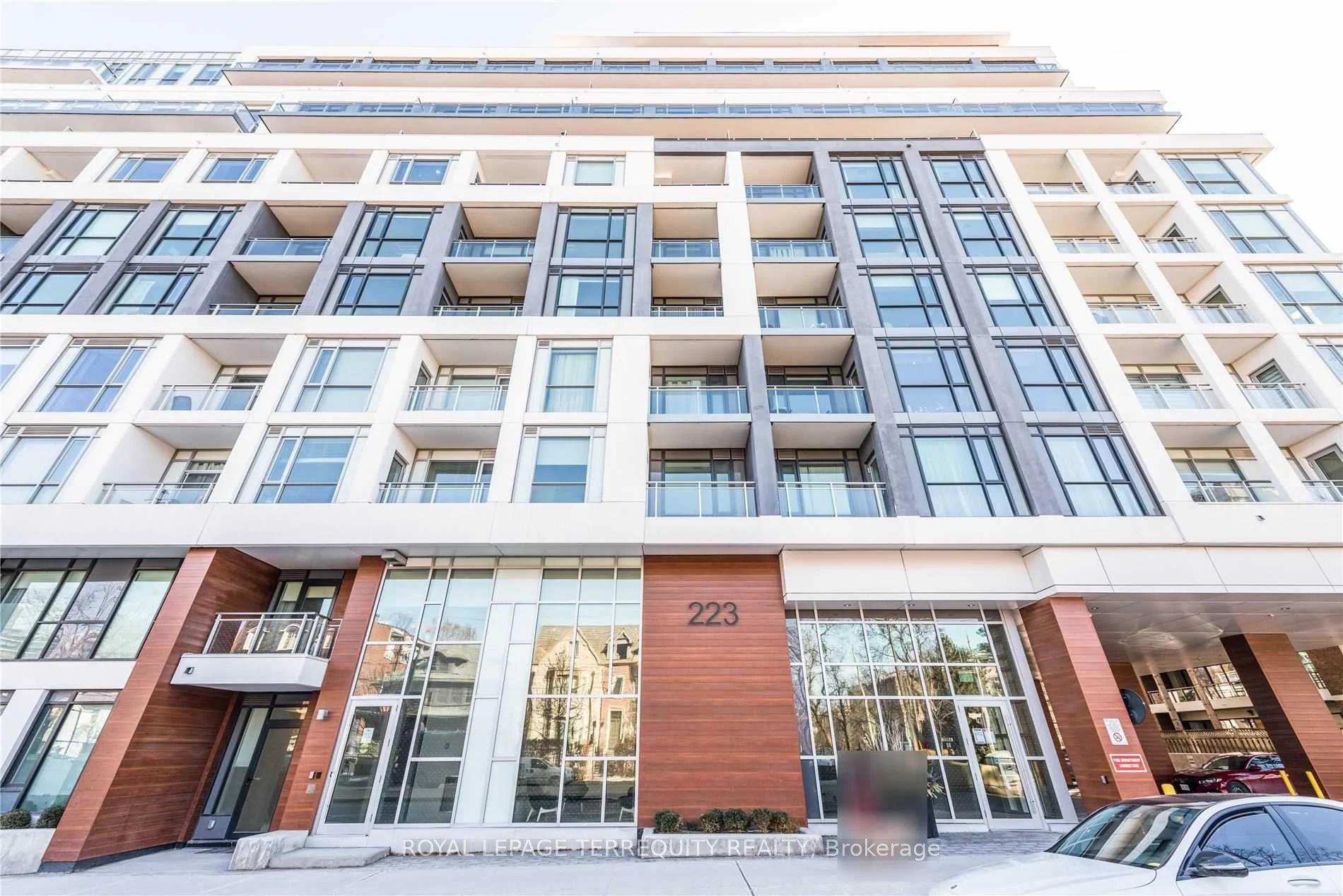 223 St Clair Avenue W 210, Toronto C02, ON M4Y 1R3