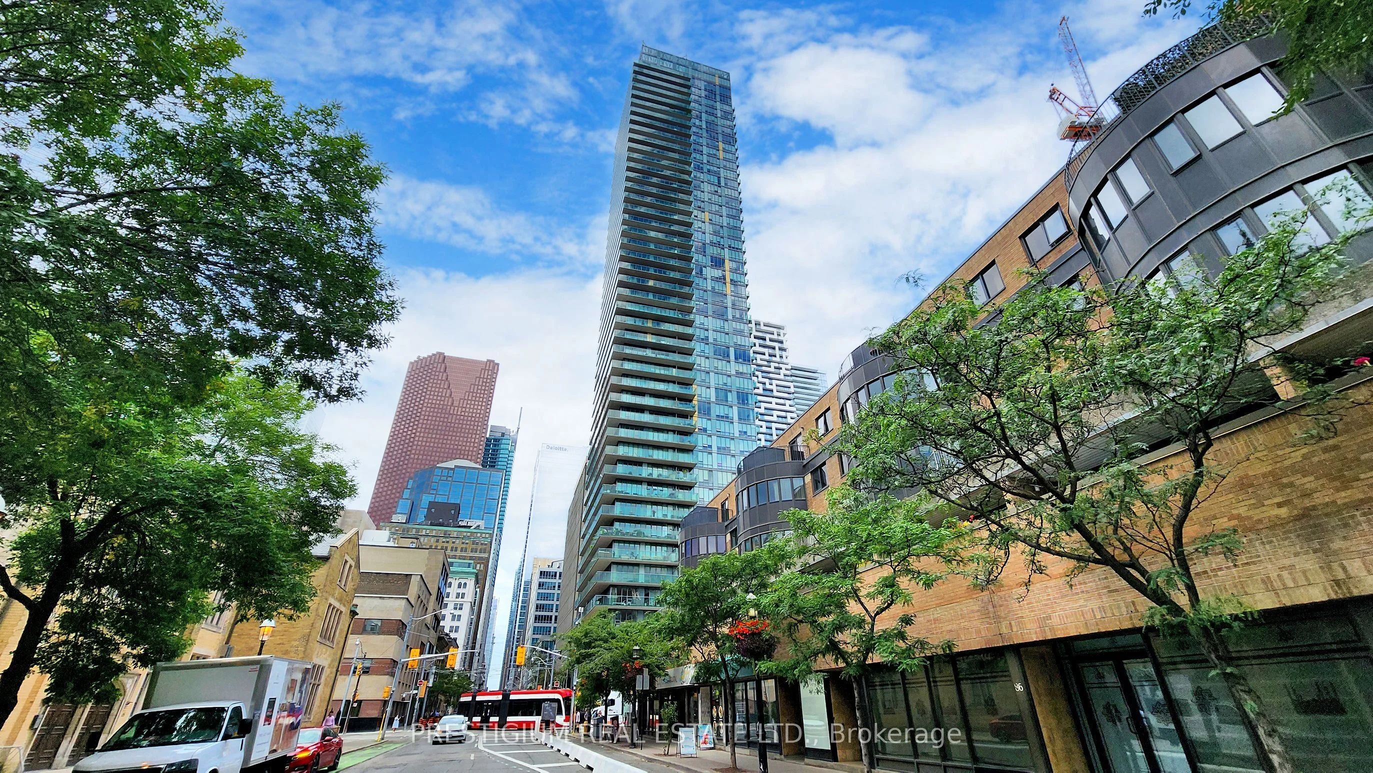 33 Lombard Street 3504, Toronto C08, On M5c 3h8