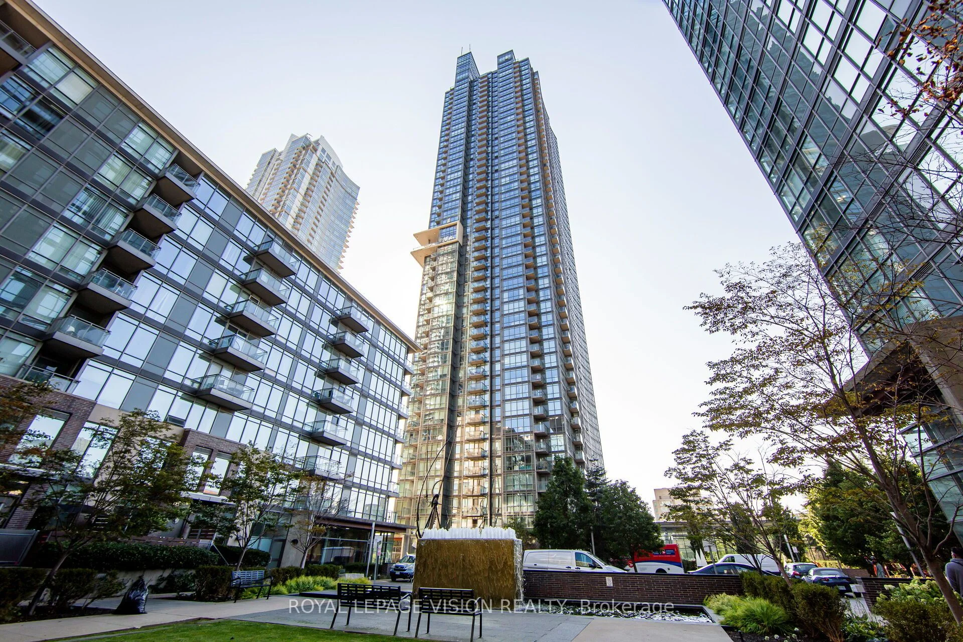 11 Brunel Court 910, Toronto C01, ON M5V 3Y3
