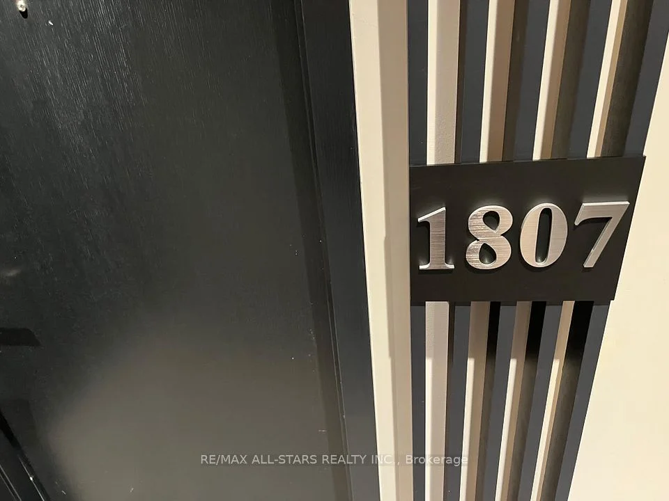 81 WELLESLEY Street E 1807, Toronto C08, ON M4Y 0C5