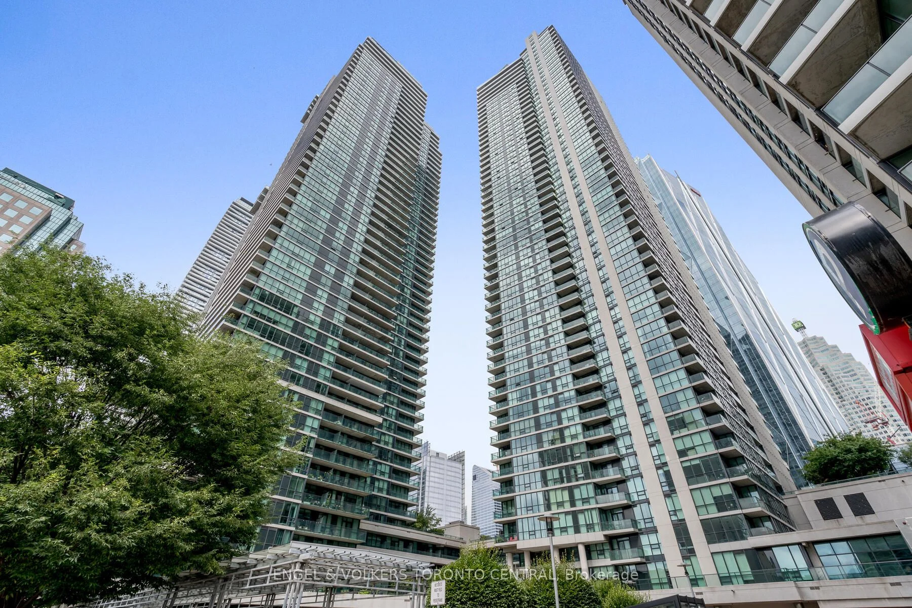 18 Harbour Street 410, Toronto C01, ON M5J 2Z6