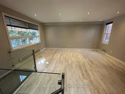 94 Kenwood Avenue 1, Toronto C03, ON M6C 2S2