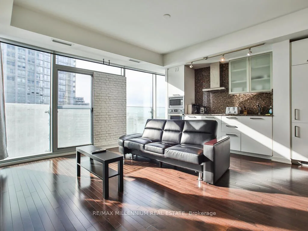 14 York Street W 2804, Toronto C01, ON M5J 2Z2