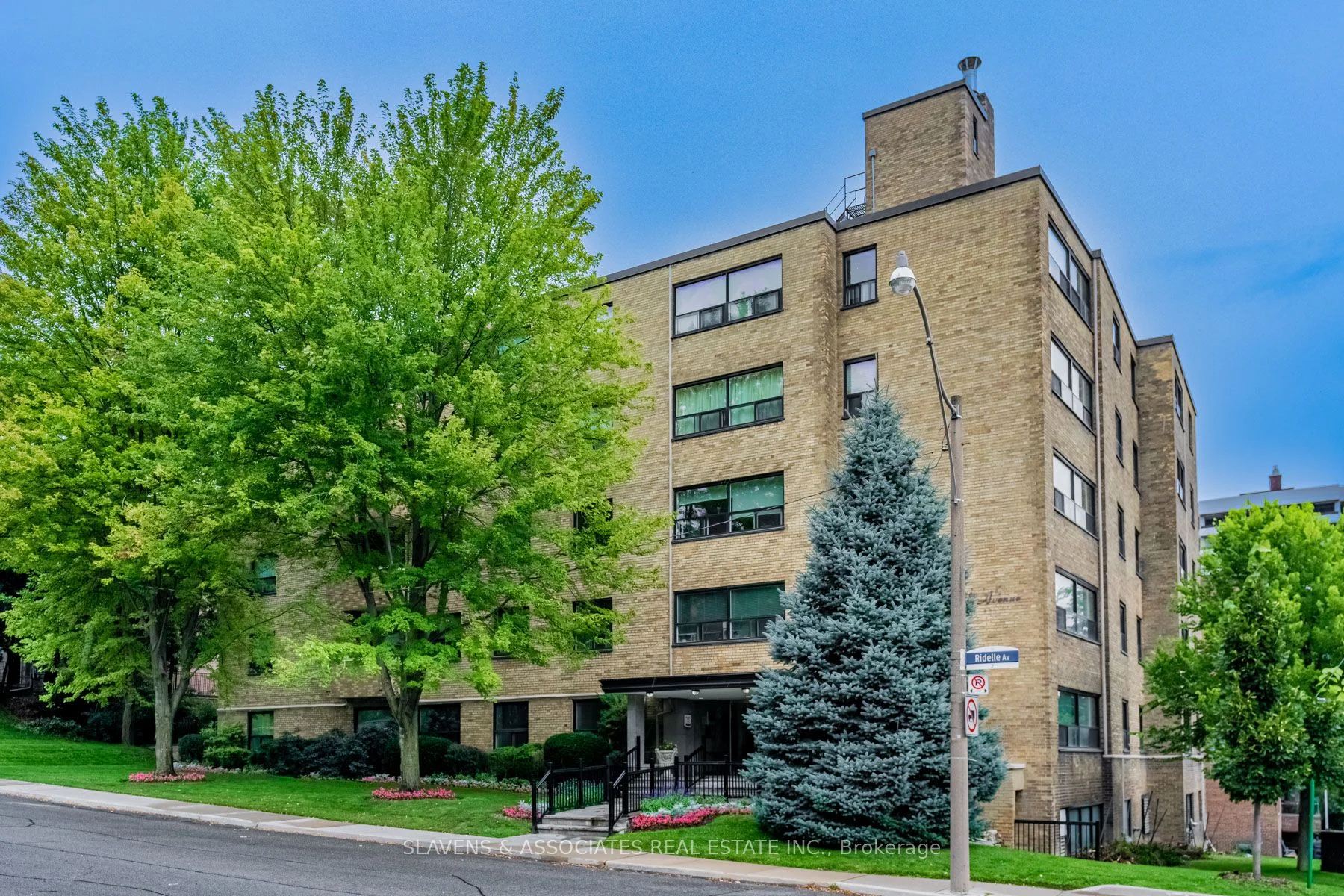 2 Ridelle Avenue 506, Toronto C04, On M6b 1h4