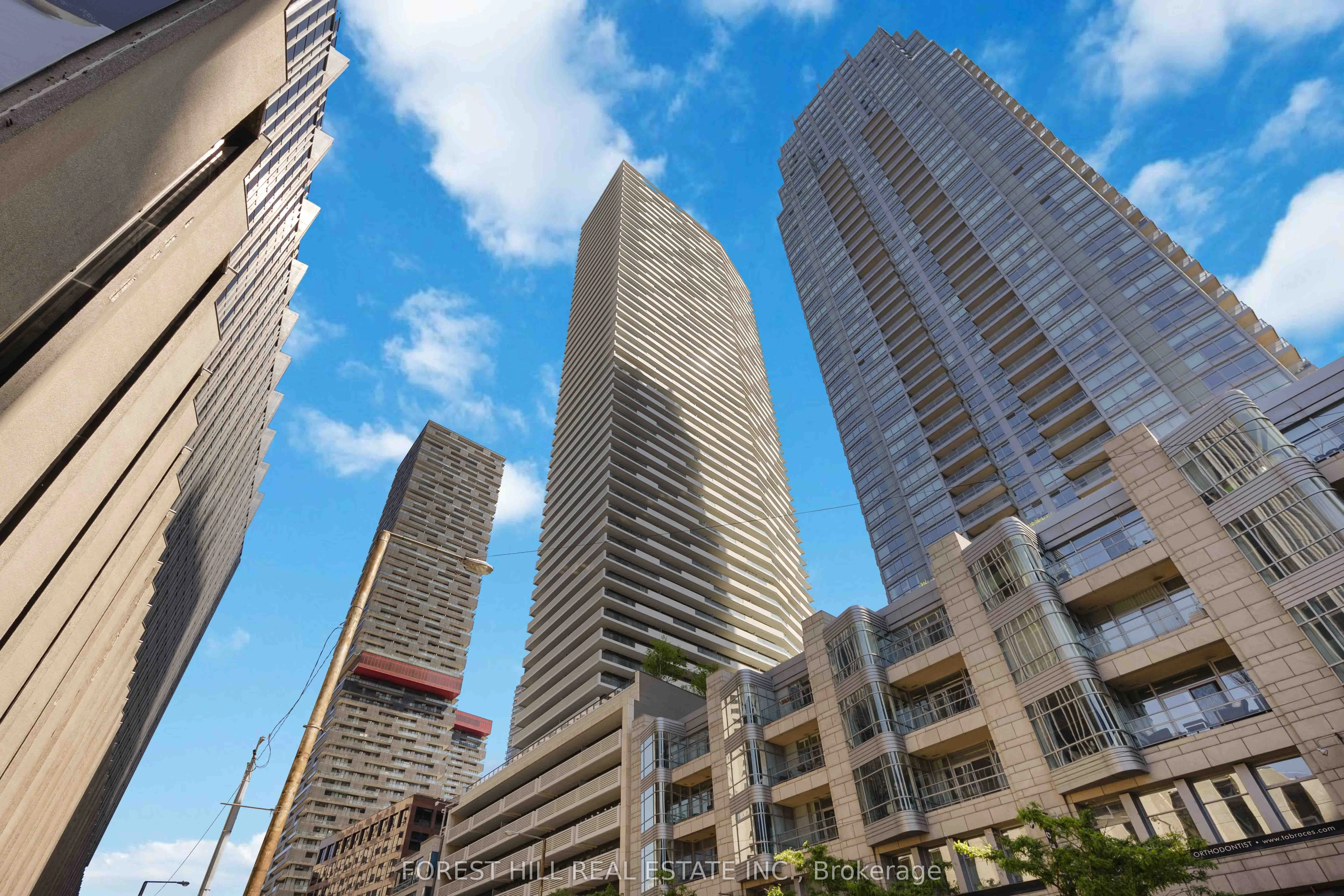 2221 Yonge Street 4009, Toronto C10, ON M4S 0B8