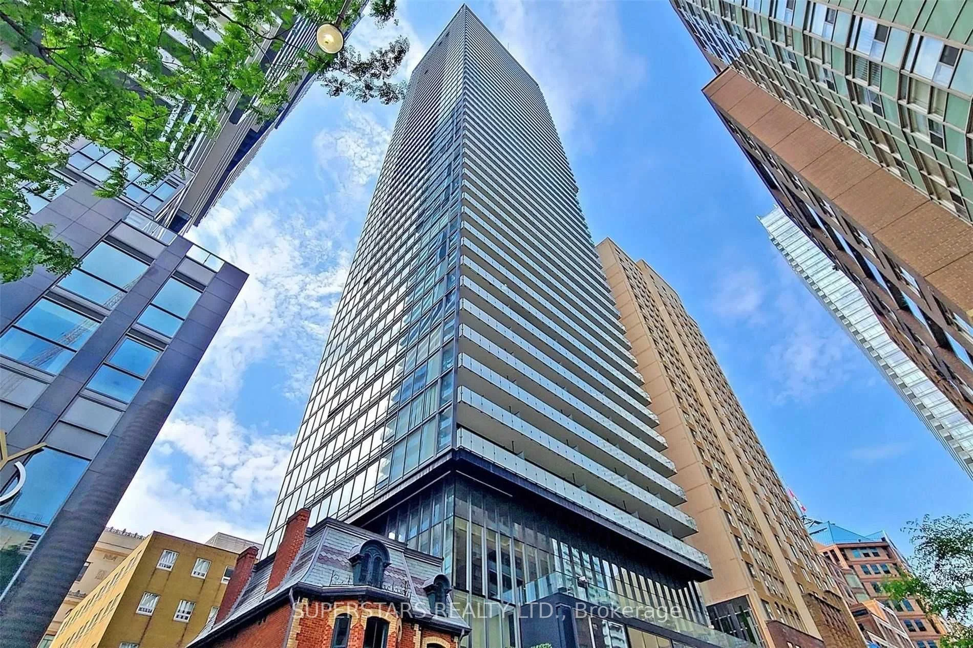 15 Grenville Street 3902, Toronto C01, ON M4Y 0B9
