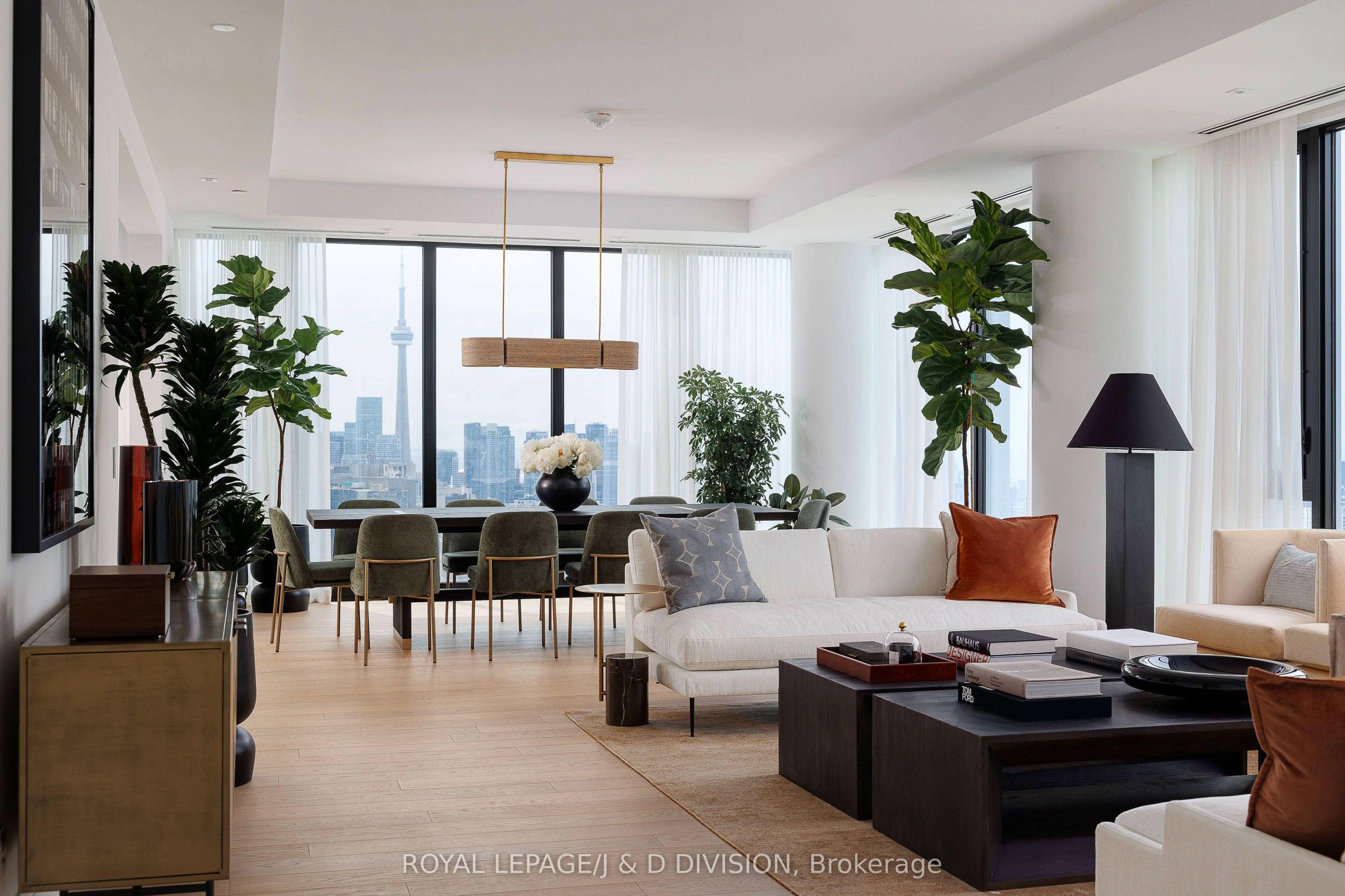 200 Cumberland Street 3403, Toronto C02, ON M5R 0B7