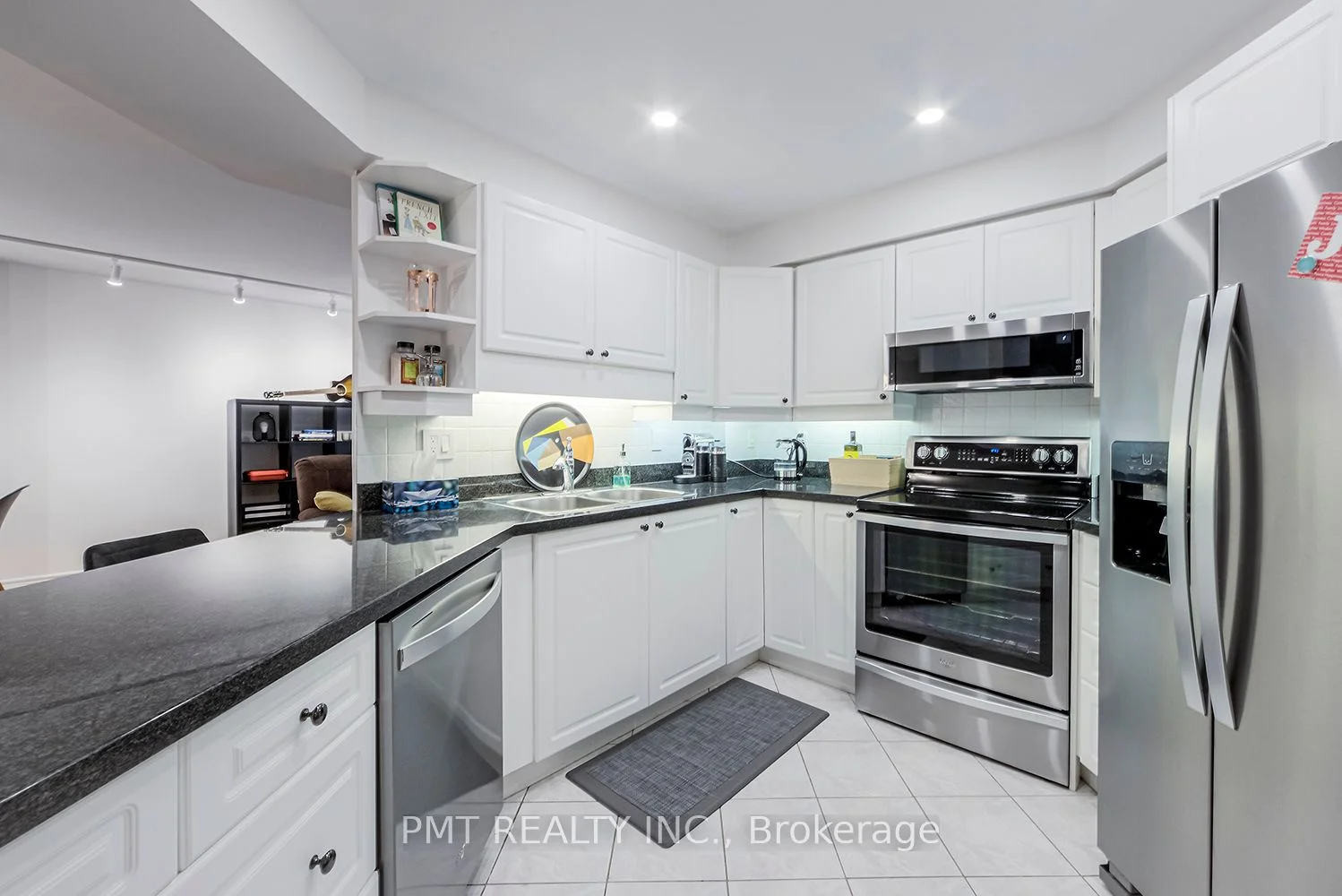 211 Randolph Road 313, Toronto C11, ON M4G 4H1