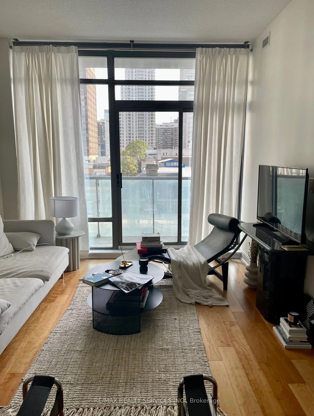 21 Scollard Street S 505, Toronto C02, On M5r 1g1