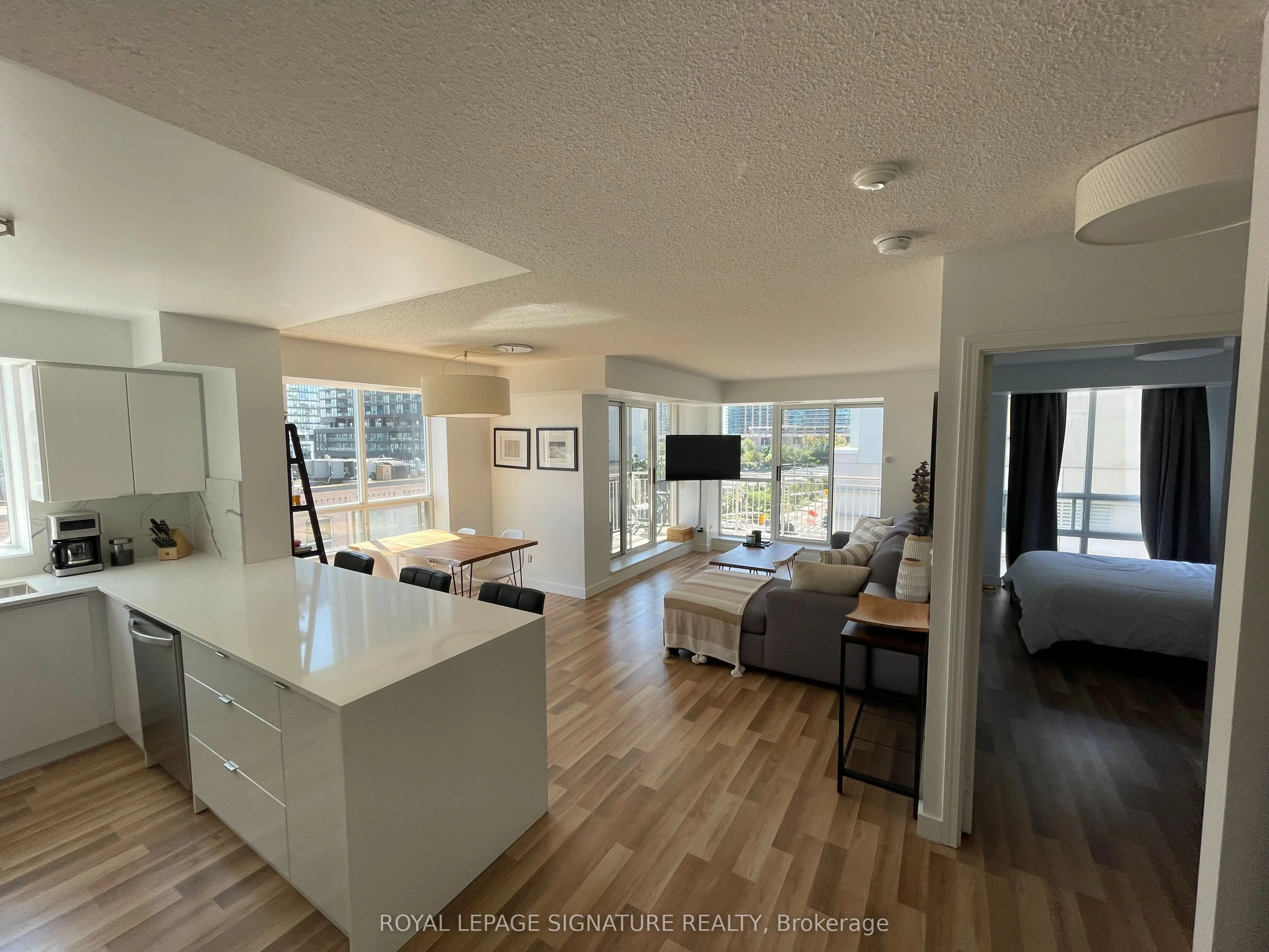 18 Stafford Street 605, Toronto C01, ON M5V 3W4