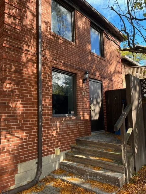 97 Oriole Parkway Main, Toronto C02, ON M5P 2G7
