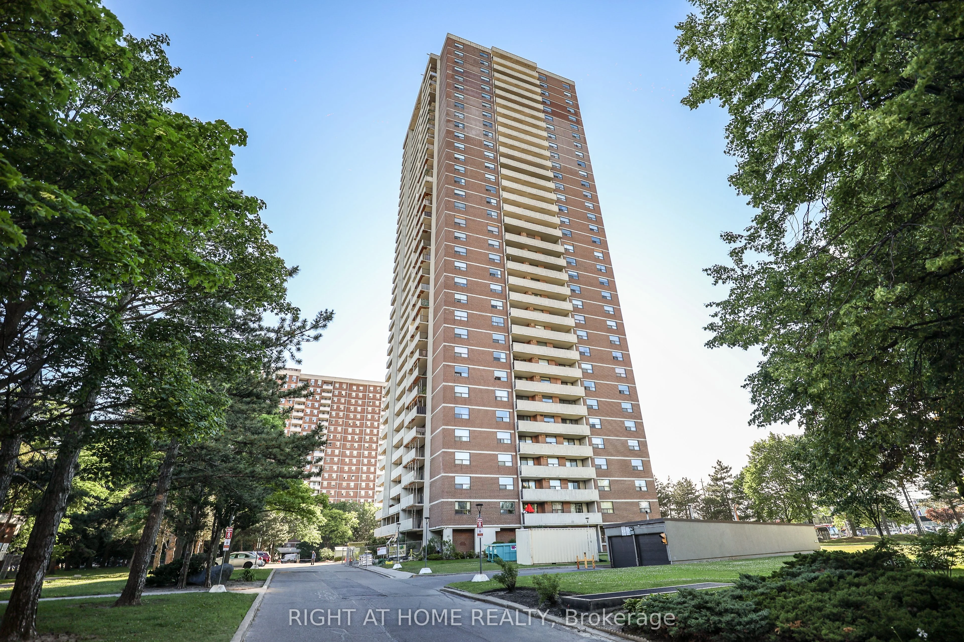 10 Tangreen Court 506, Toronto C07, ON M2M 4B9