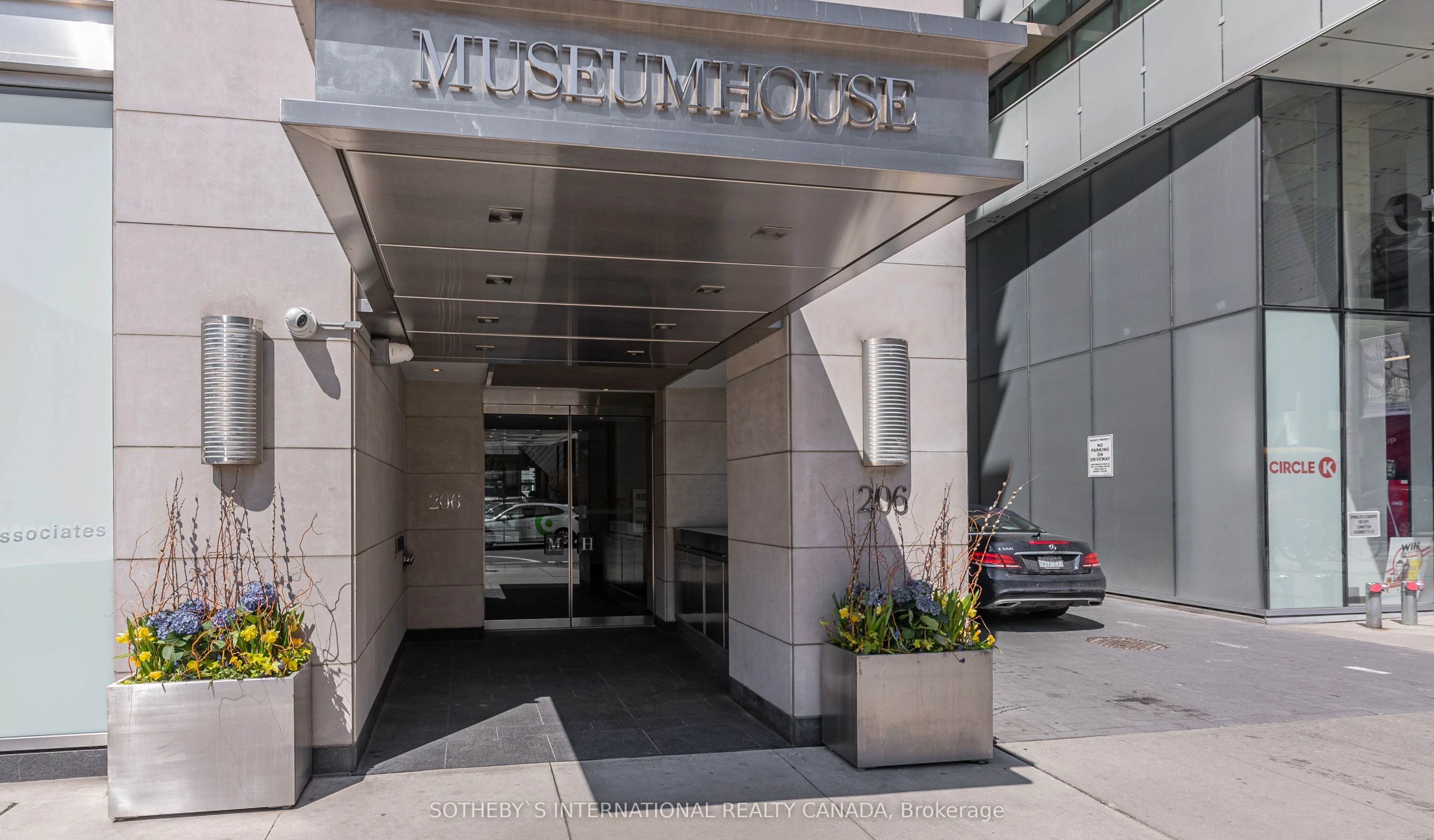 206 Bloor Street W 701, Toronto C02, ON M5S 1T8