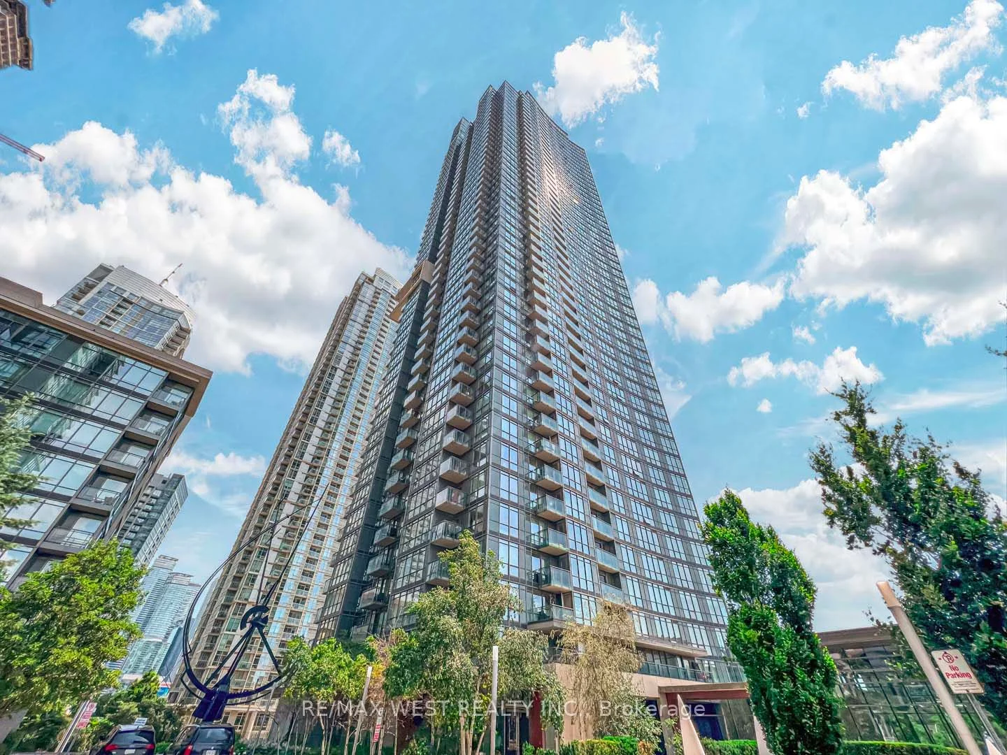 11 Brunel Court 2508, Toronto C01, ON M5V 3Y3