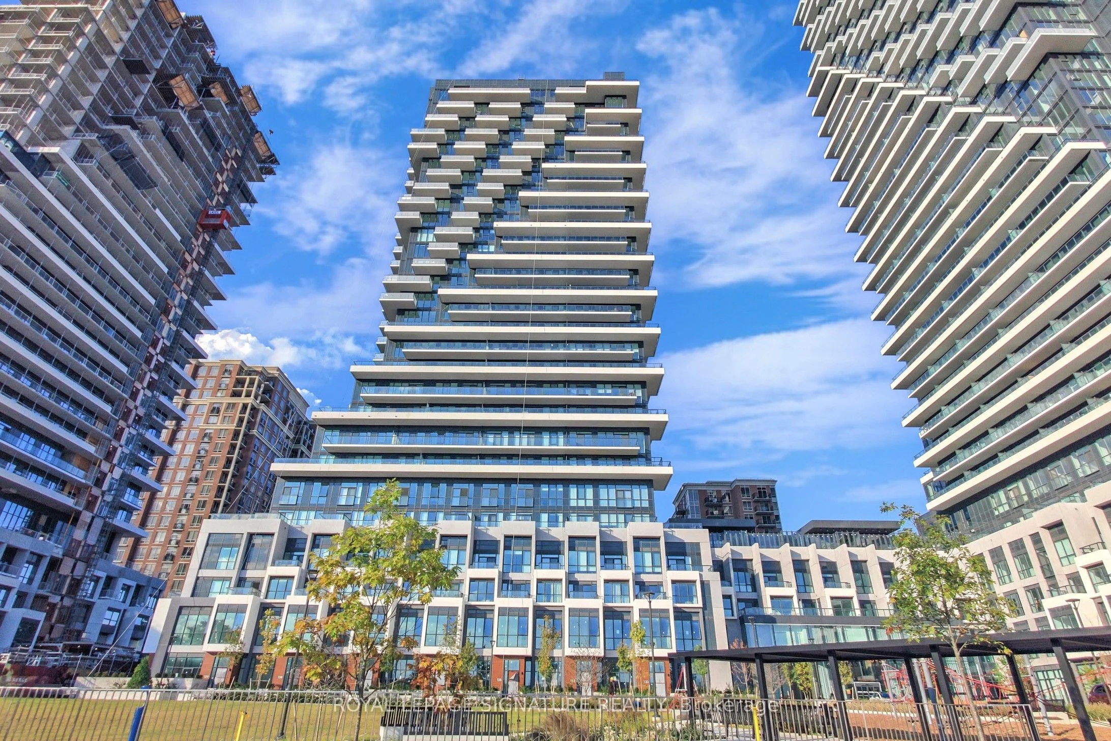 20 Inn On The Park Drive 2332, Toronto C13, ON M3C 0P8