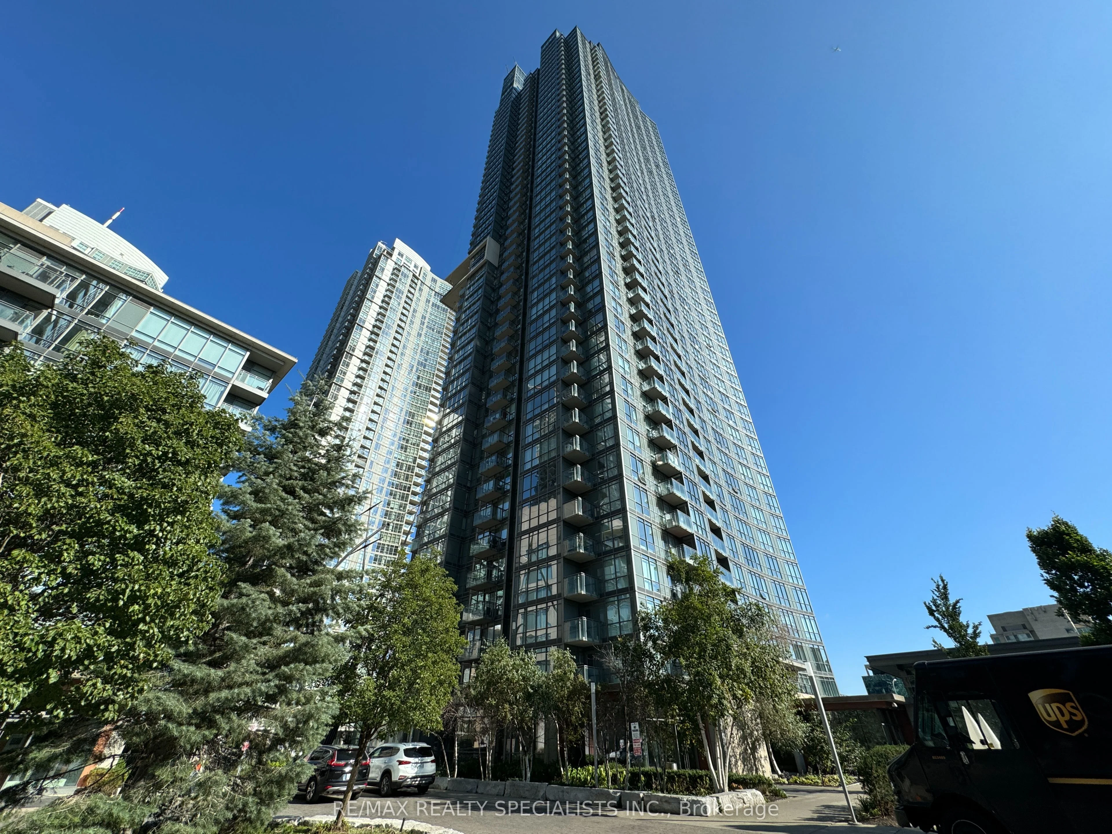 11 Brunel Court 1111, Toronto C01, ON M5V 3Y3