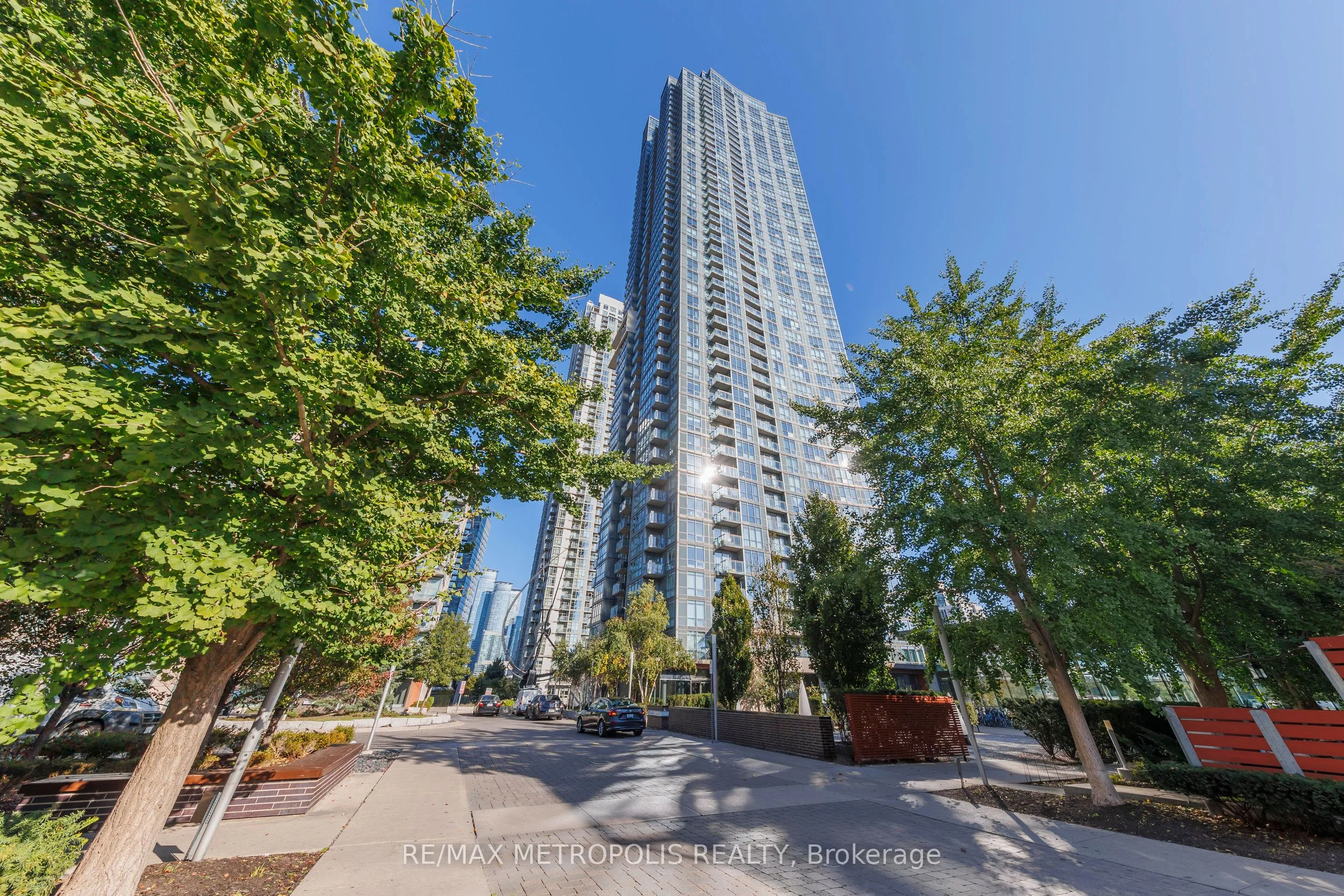 11 Brunel Court 303, Toronto C01, ON M5V 3Y3
