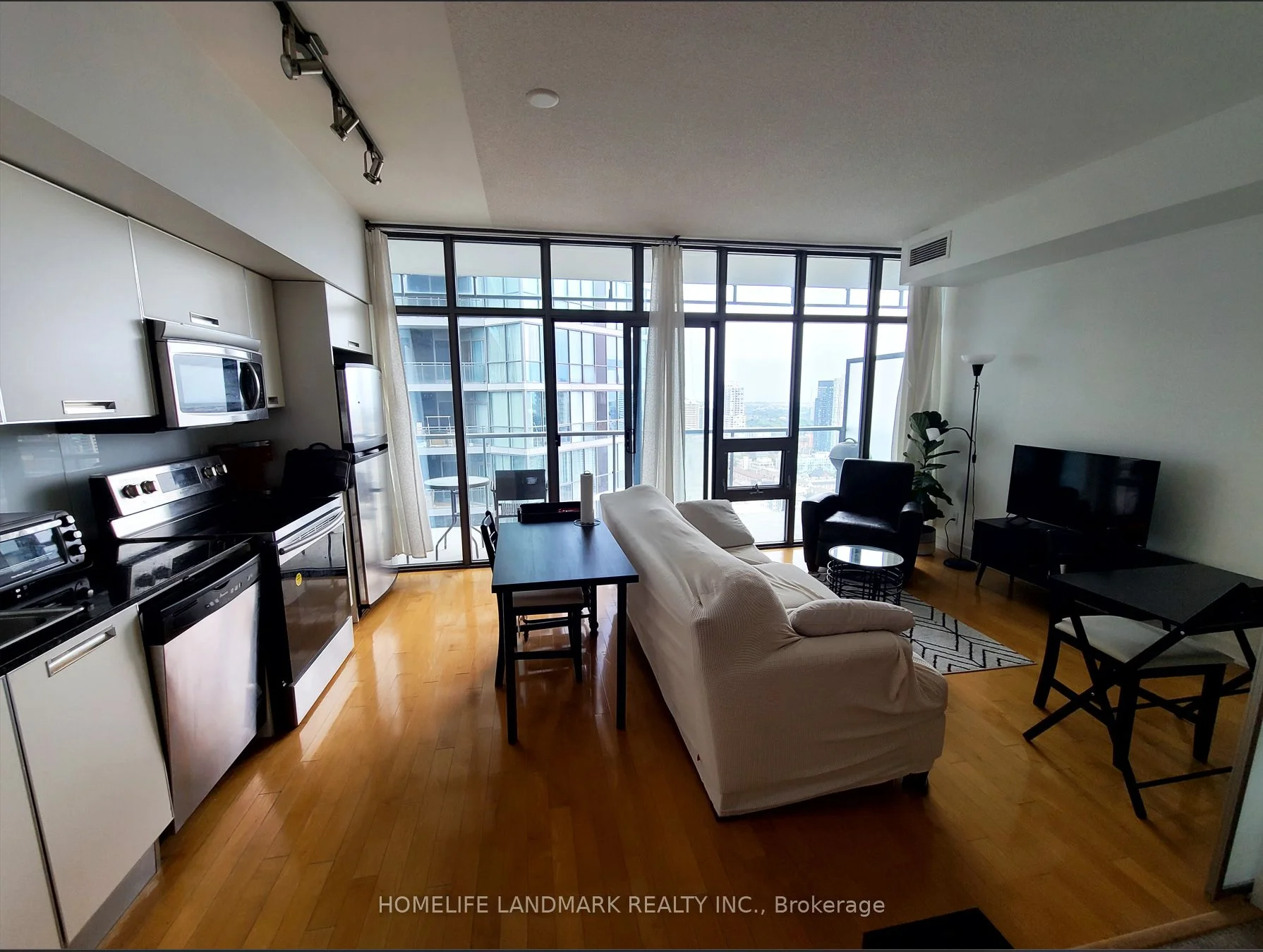 33 Charles Street E 3302, Toronto C08, ON M4Y 0A2