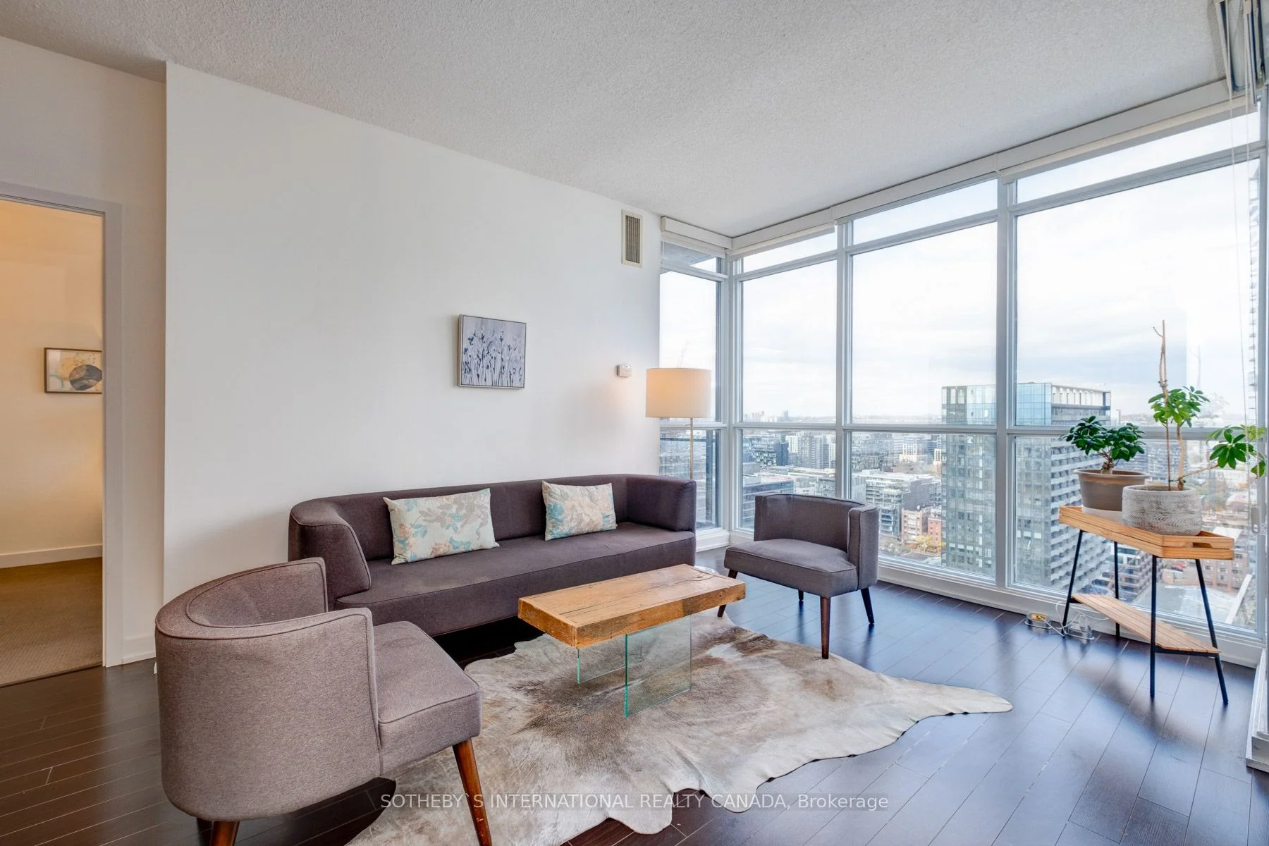 25 Capreol Court 3205, Toronto C01, ON M5V 3Z7