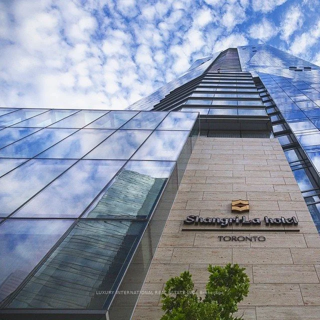 180 University Avenue S 5305, Toronto C01, ON M5H 0A2