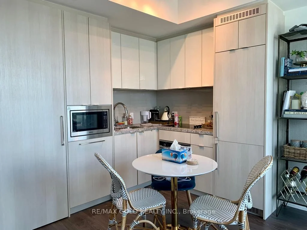 115 Blue Jays Way 3708, Toronto C01, ON M5V 0N4