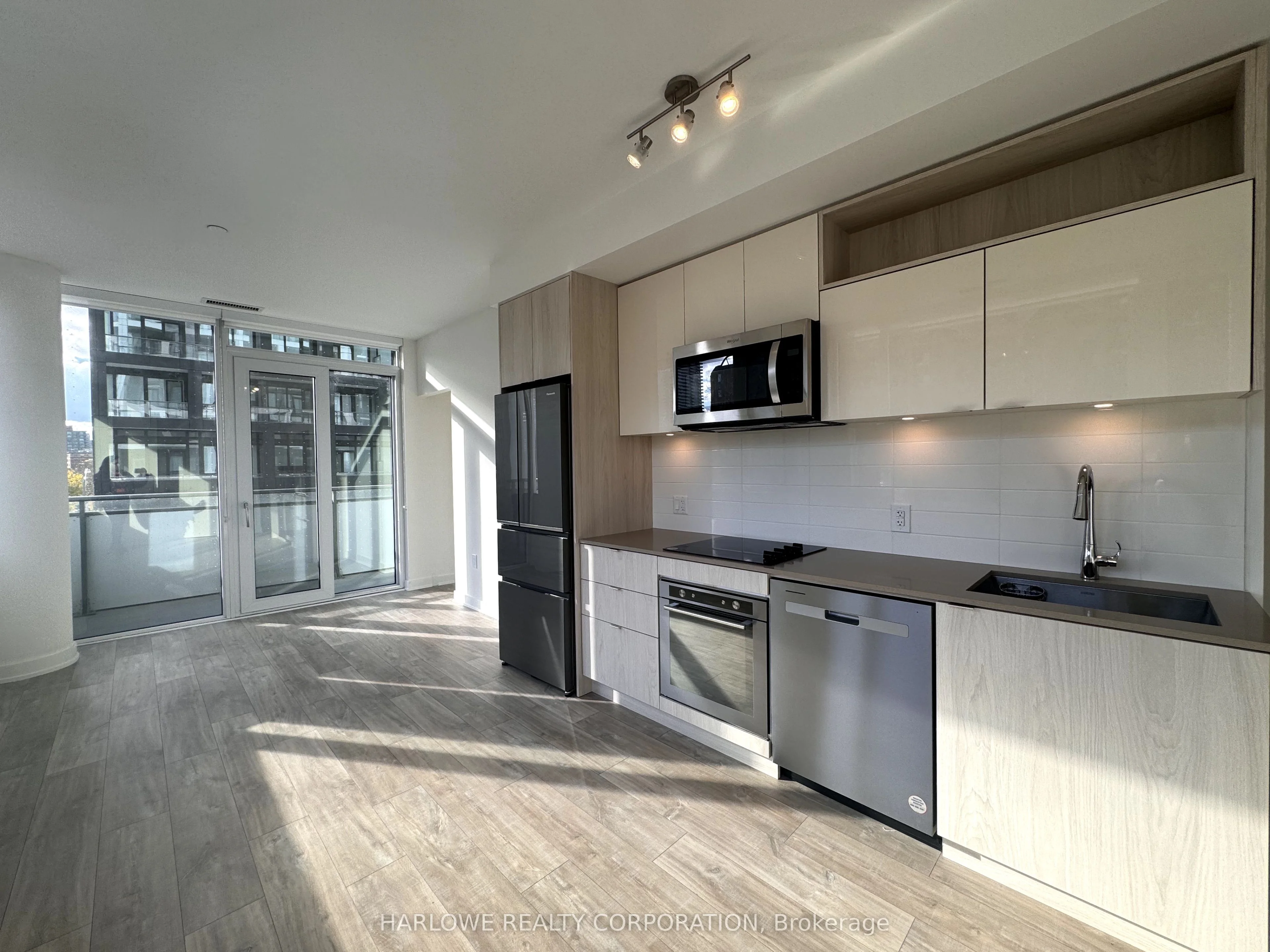 60 Princess Street 211 SE, Toronto C08, ON M5A 2C7