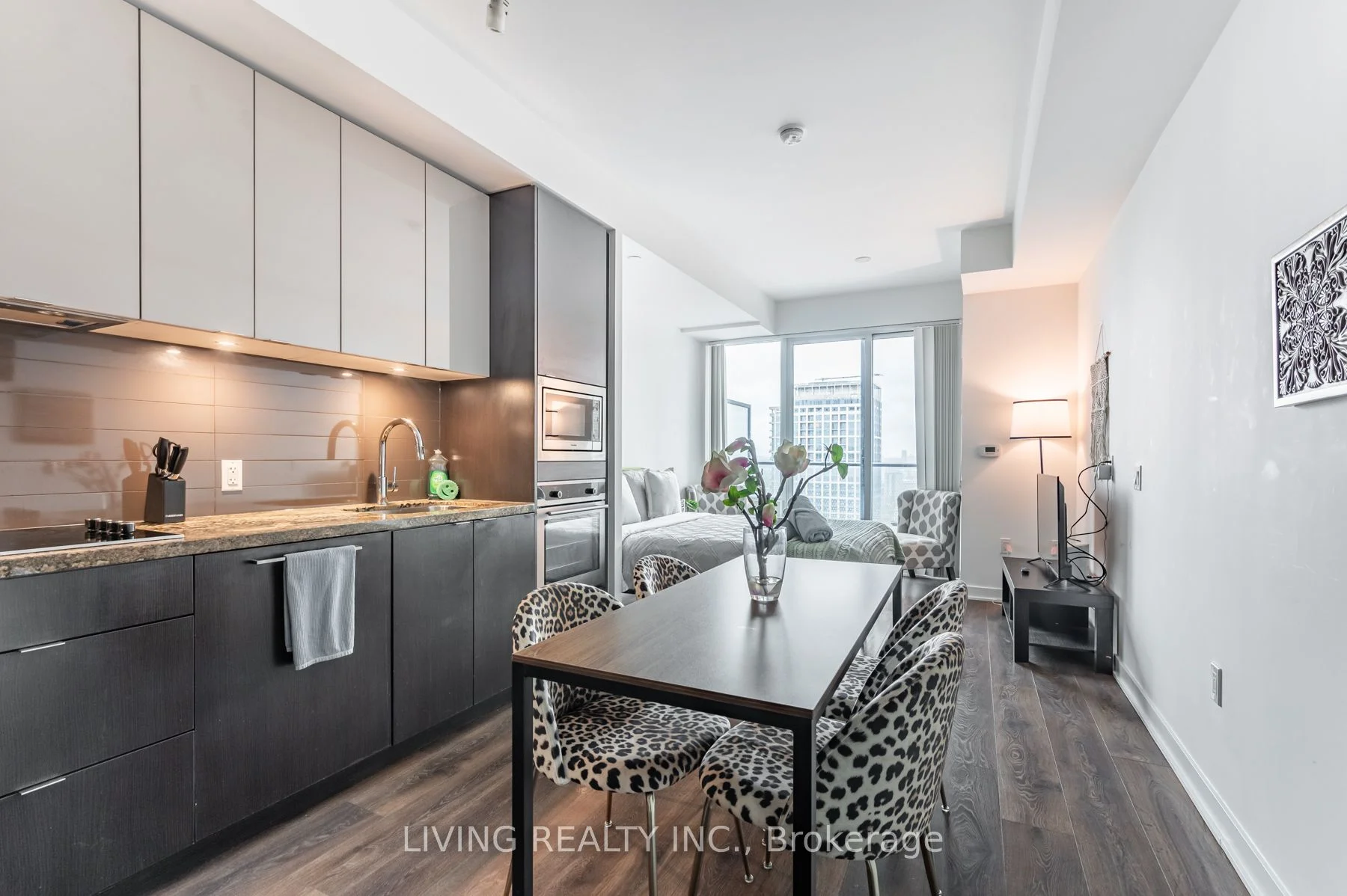 115 Blue Jays Way 4809, Toronto C01, ON M5V 0N4