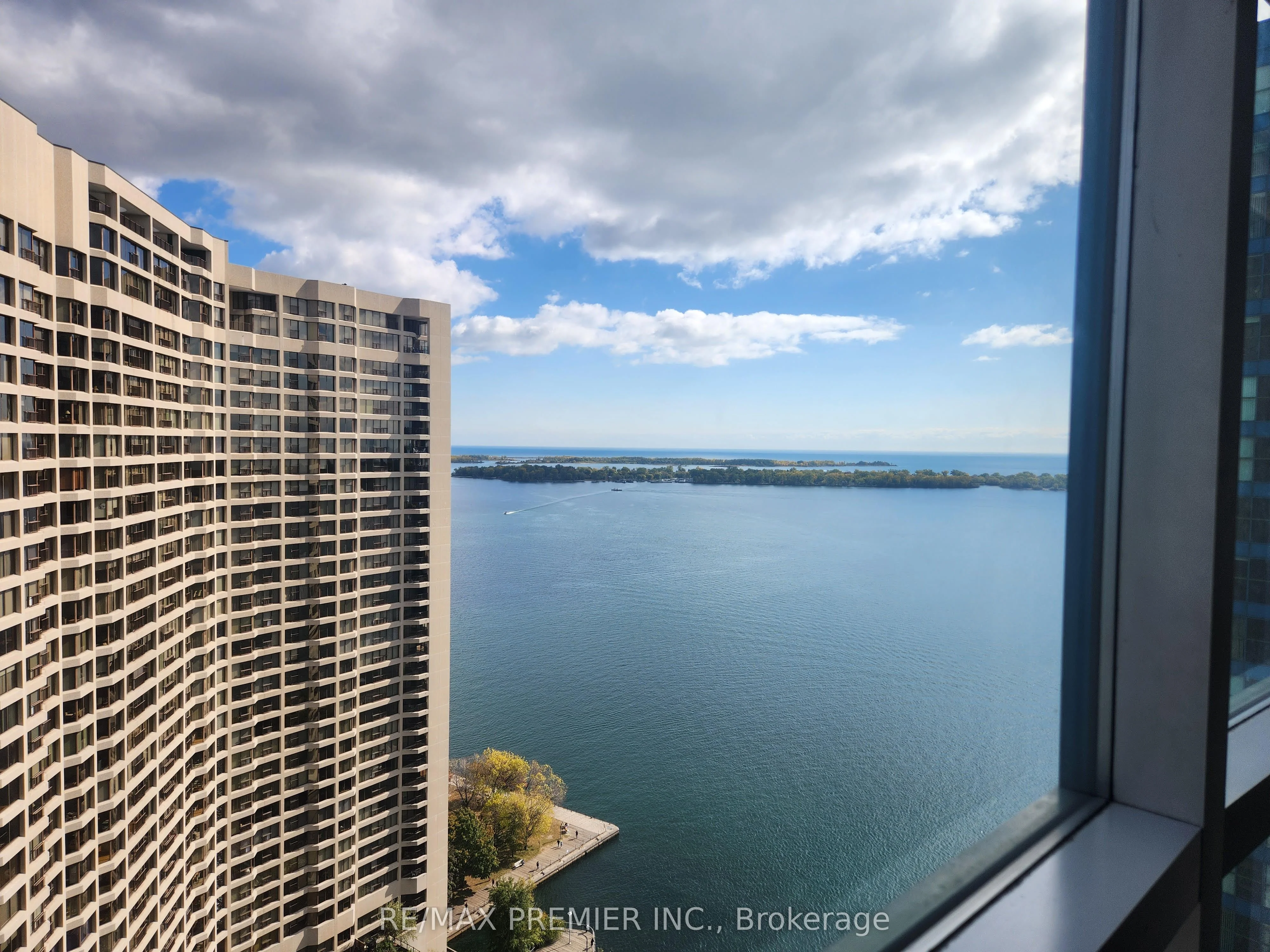 77 Harbour Square 3406, Toronto C01, ON M5J 2S2