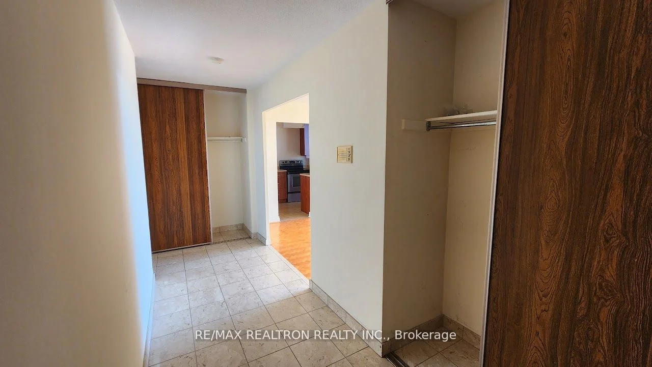 100 Canyon Avenue 801, Toronto C06, ON M3H 5T9