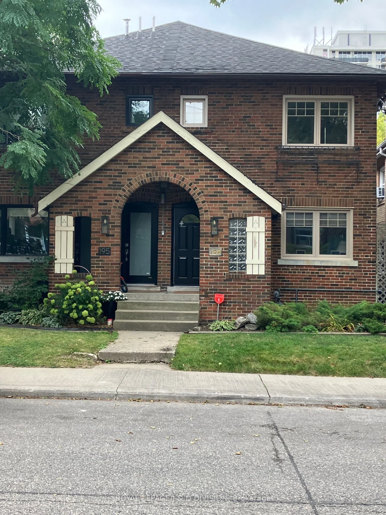 193 Millwood Road Upper, Toronto C10, ON M4S 1J6