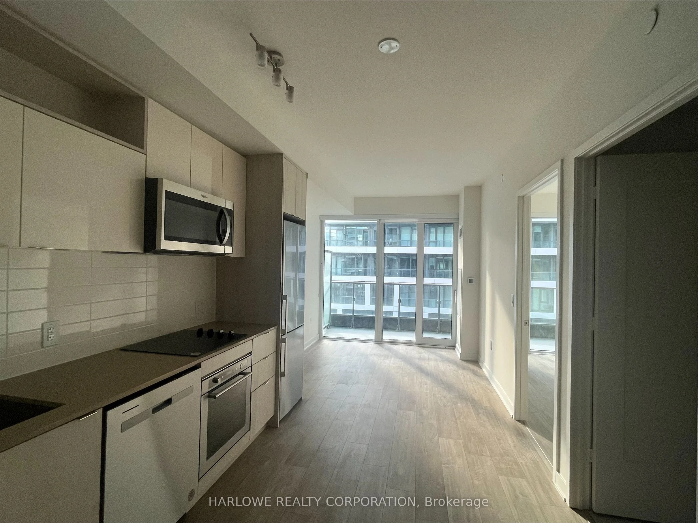 60 Princess Street 1422 SE, Toronto C08, ON M5A 2C7