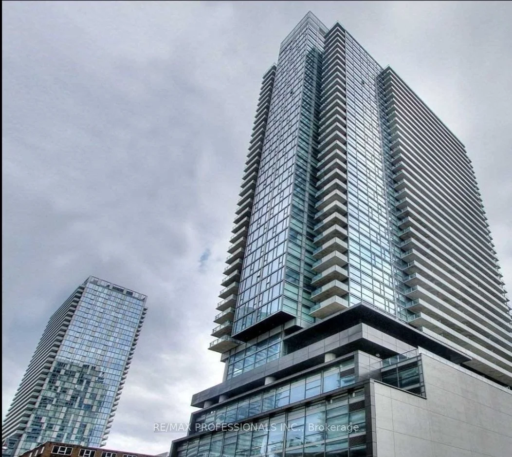 290 Adelaide Street W 3705, Toronto C01, ON M5V 1P6