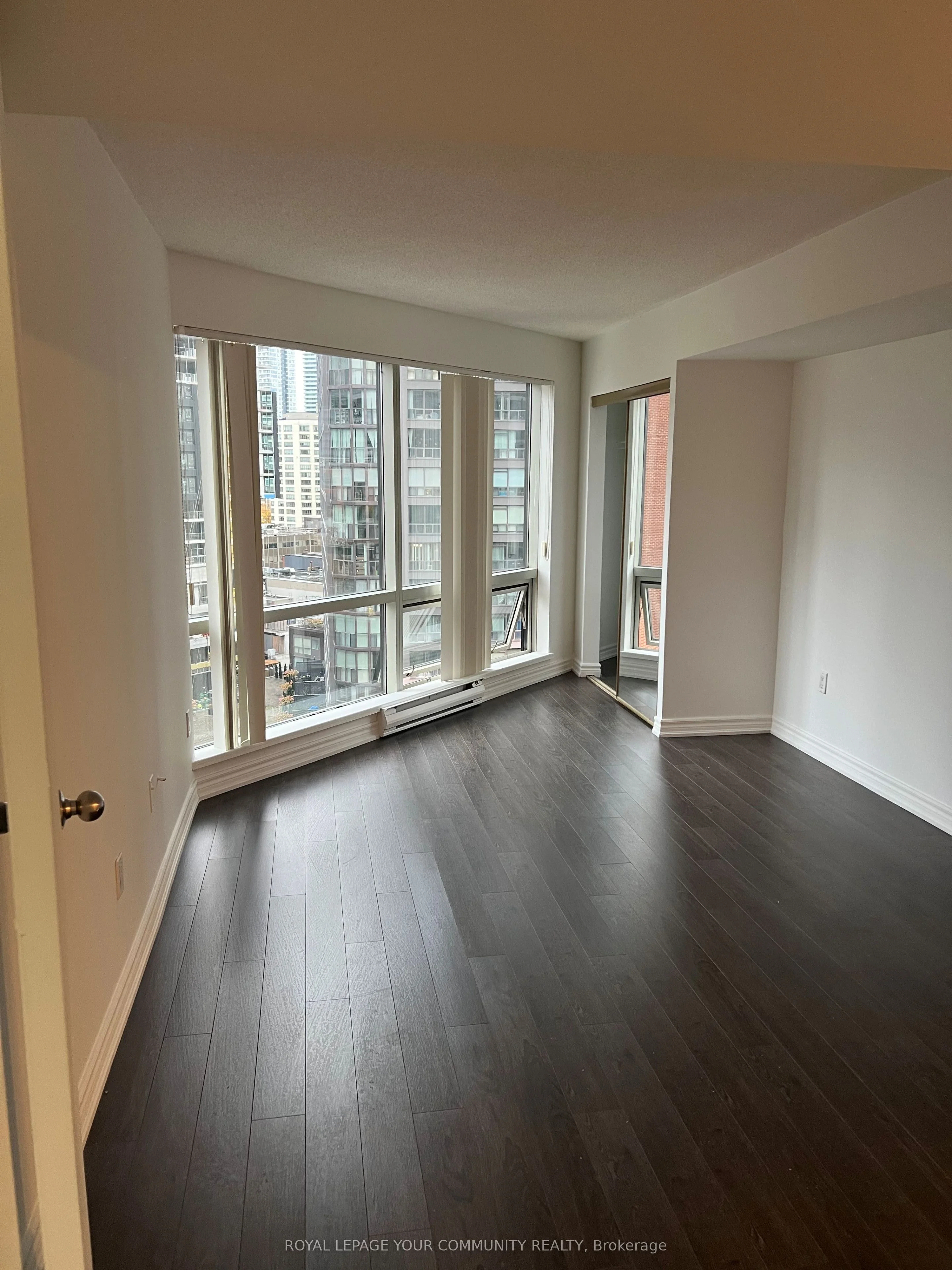 1001 Bay Street 1008, Toronto C01, ON M5S 3A6